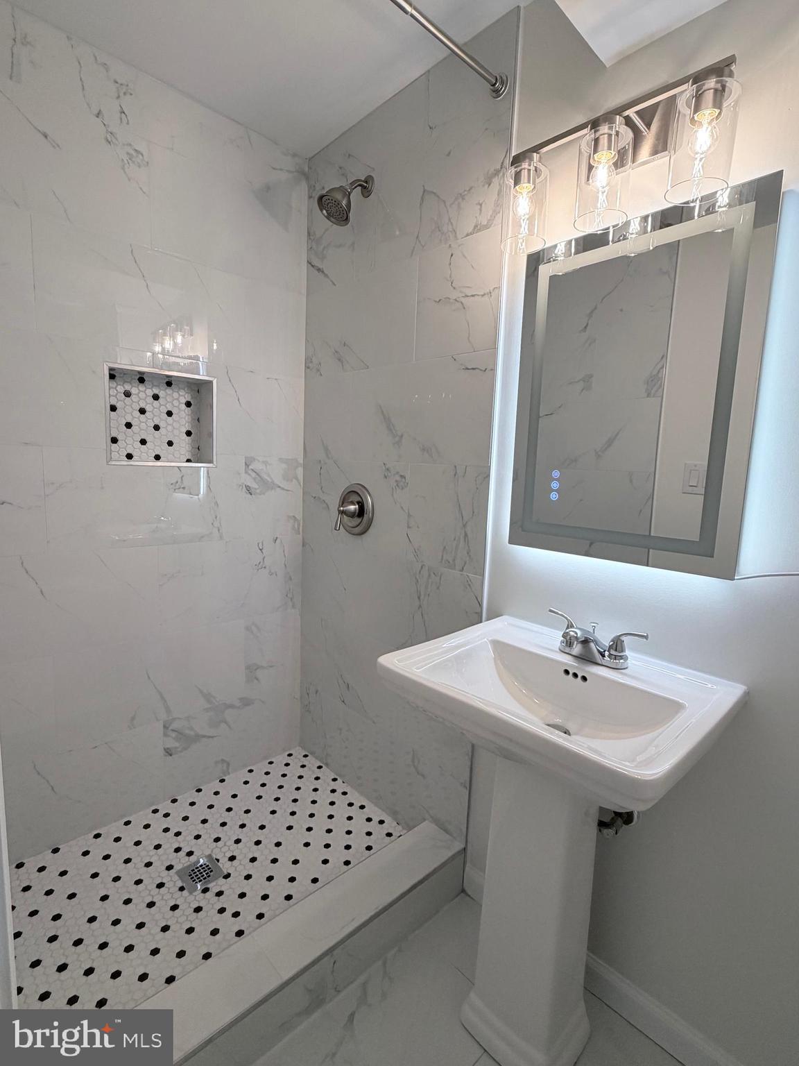 LITTLE ROCKY RUN - Residential Lease