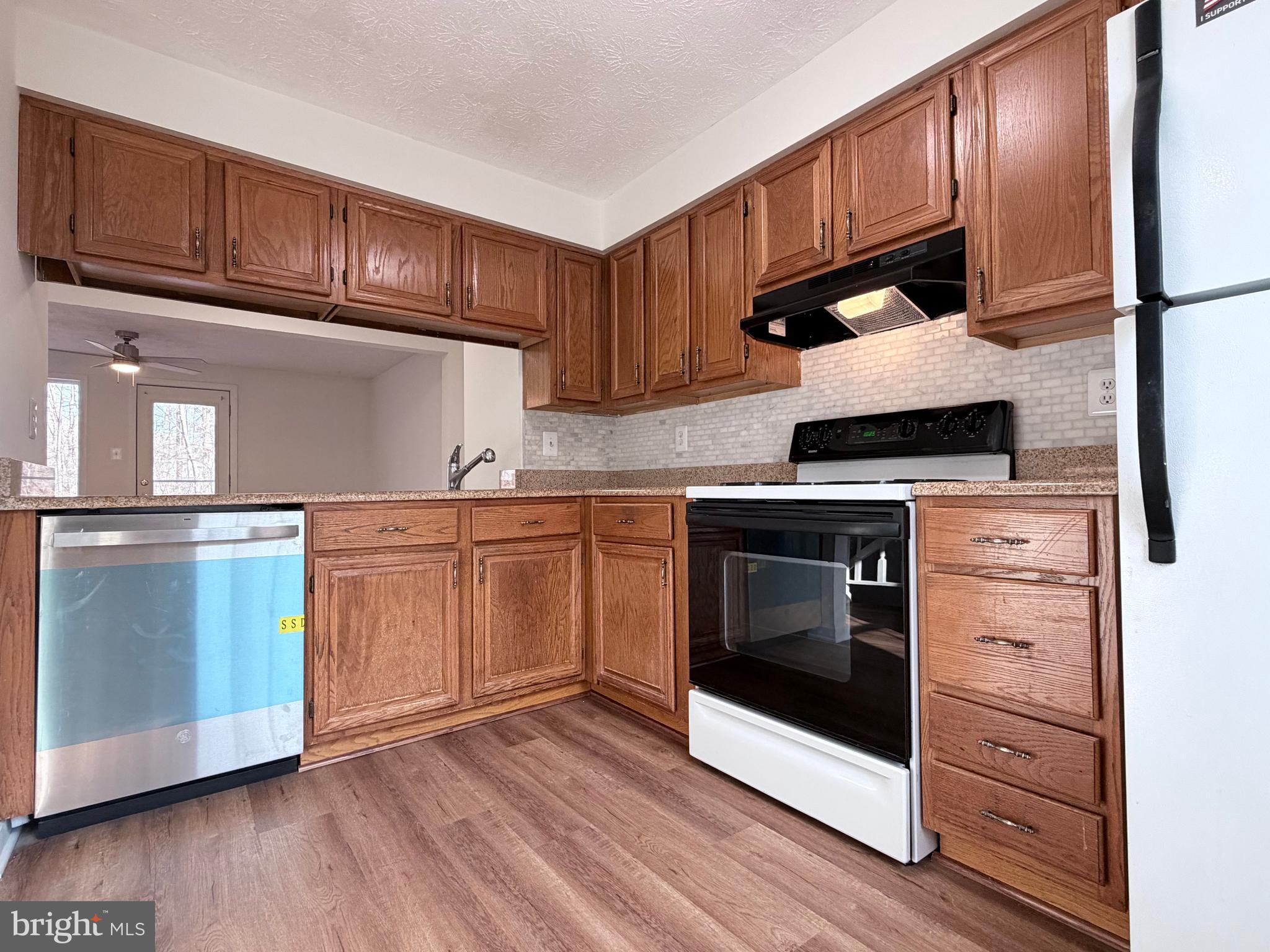 LITTLE ROCKY RUN - Residential Lease