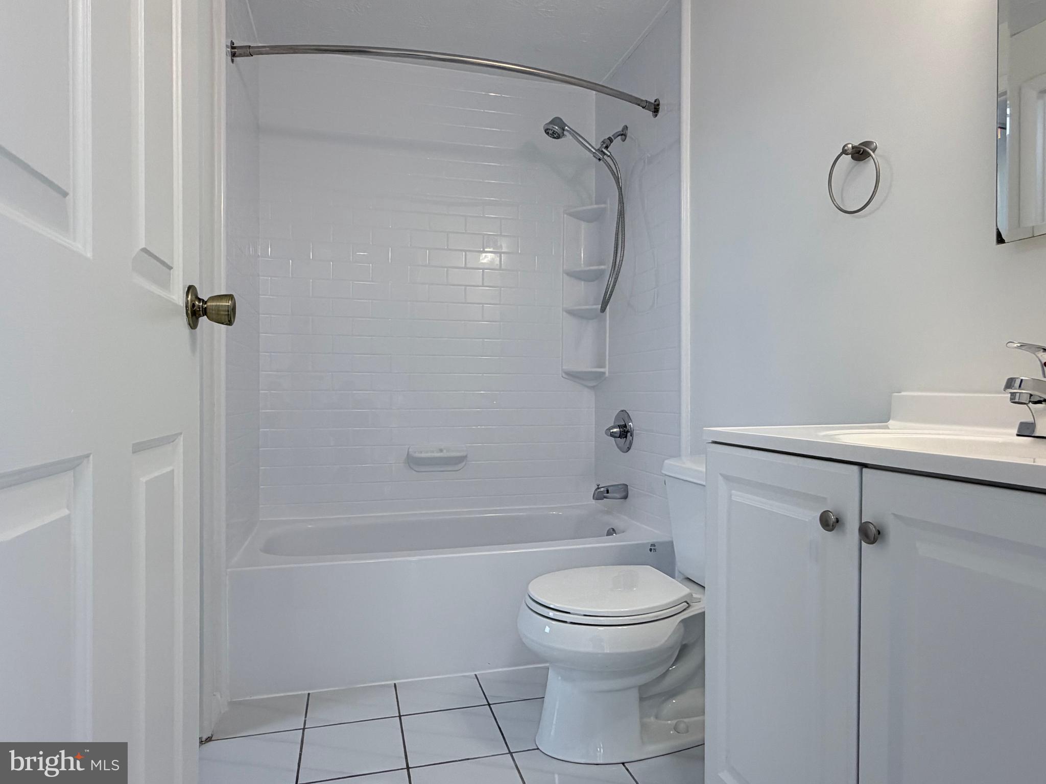 LITTLE ROCKY RUN - Residential Lease