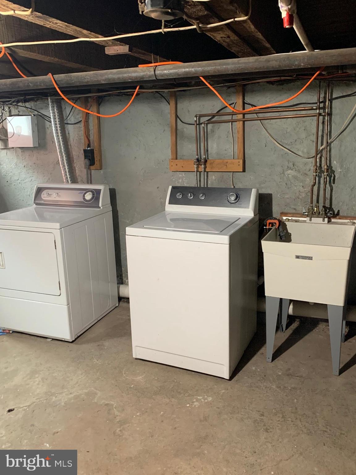 PORT RICHMOND - Residential Lease