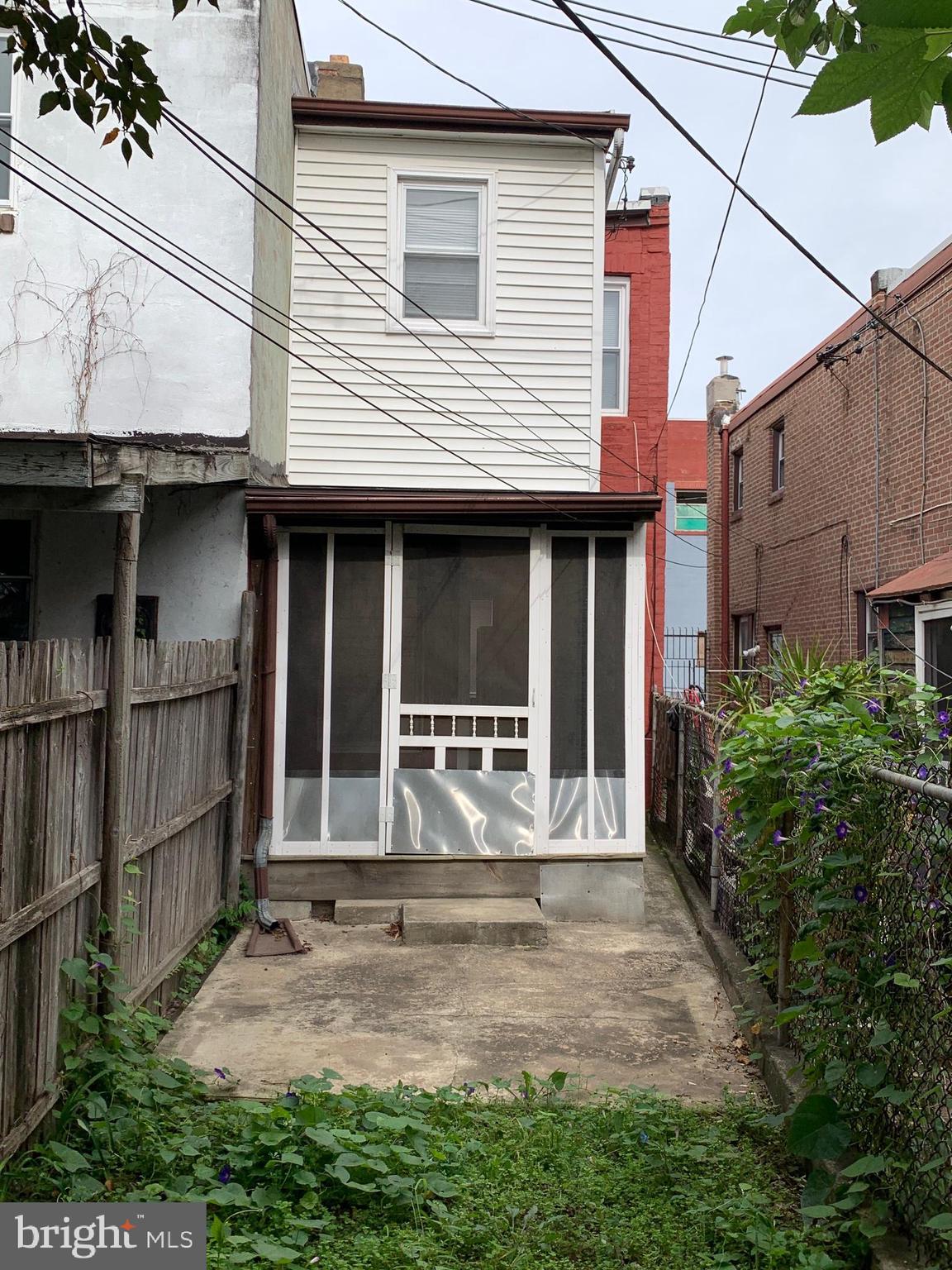 PORT RICHMOND - Residential Lease