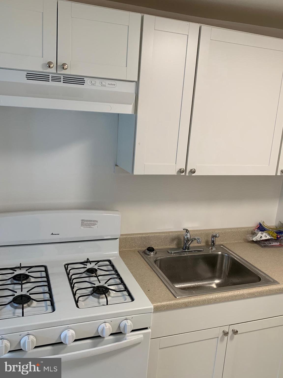 PORT RICHMOND - Residential Lease