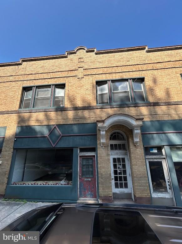 374 CENTRE STREET S