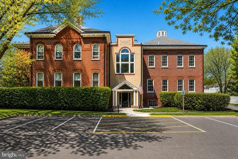 Condo For Sale - 5 Academy Court<br/> PENNINGTON, NJ 08534