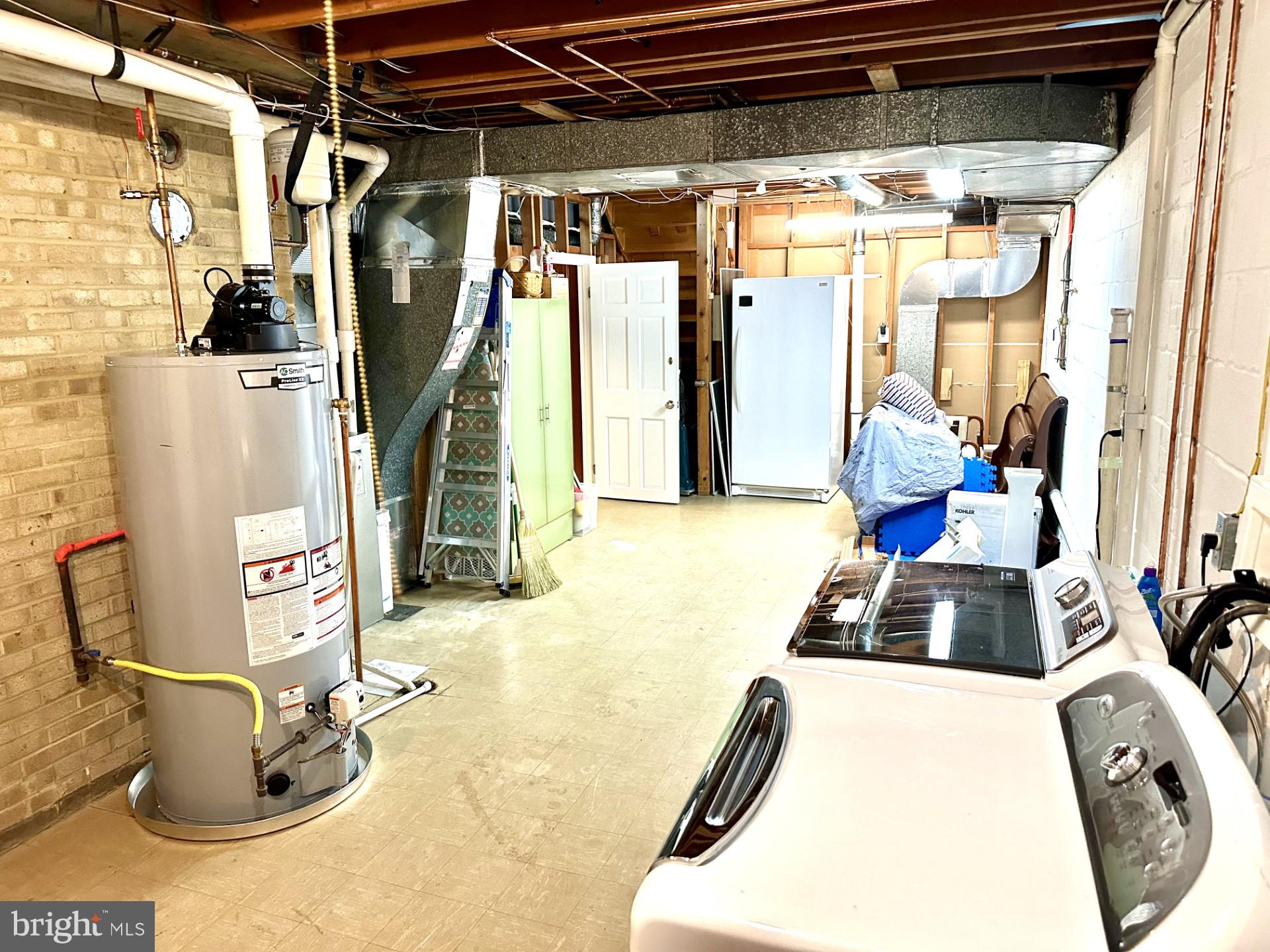 COUNTRY CLUB MANOR - Residential