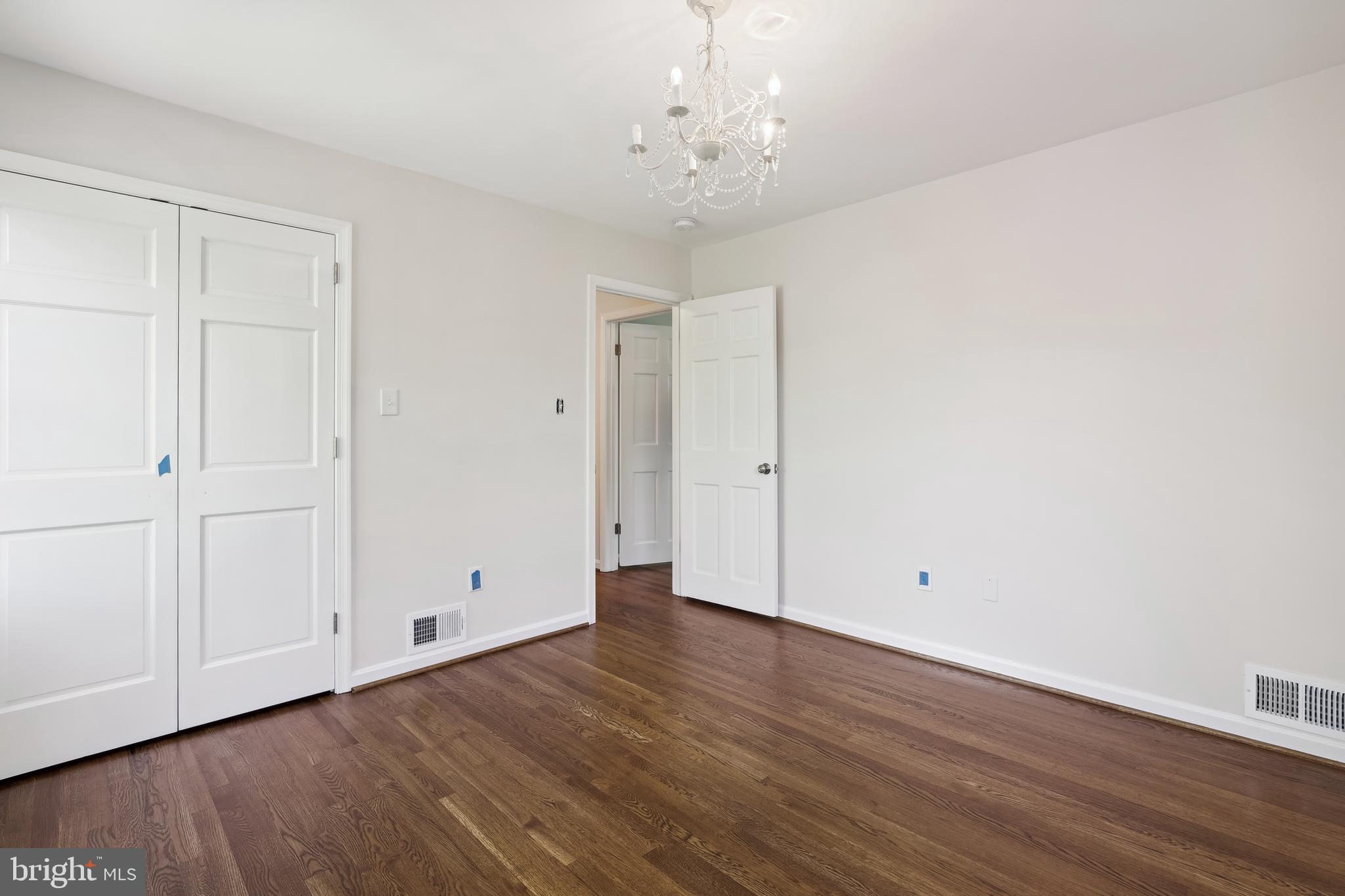 COUNTRY CLUB MANOR - Residential