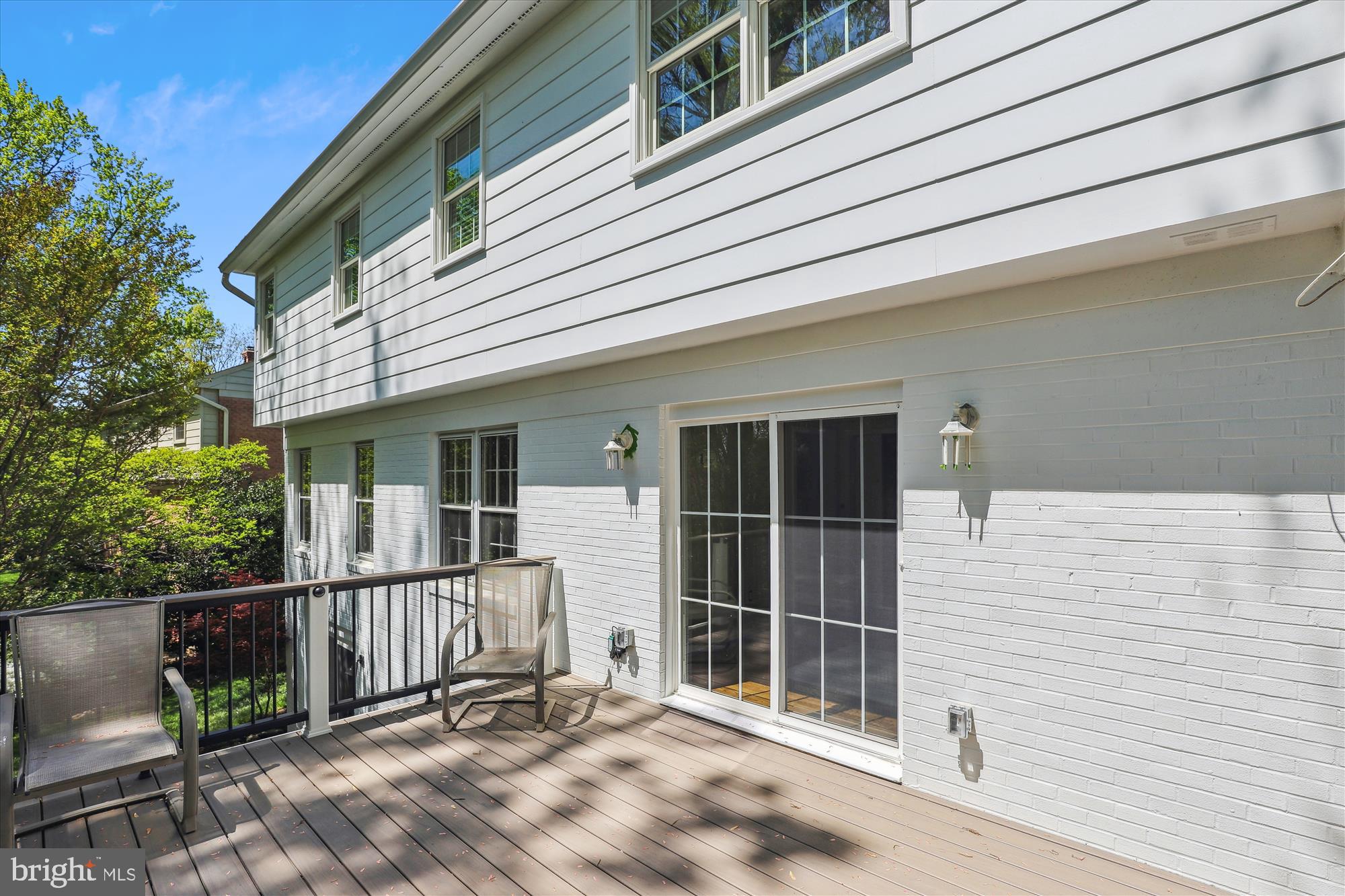 COUNTRY CLUB MANOR - Residential