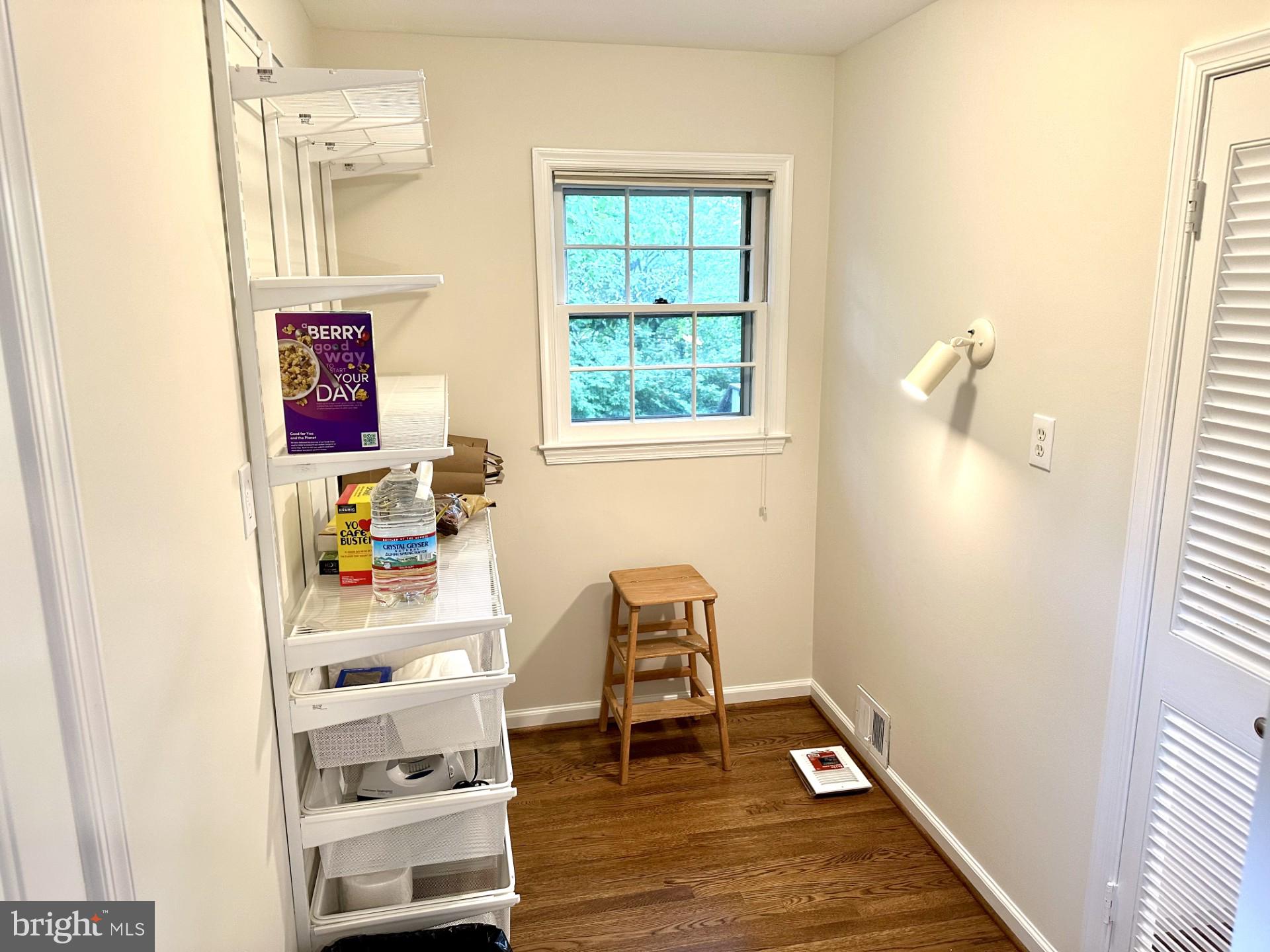 COUNTRY CLUB MANOR - Residential