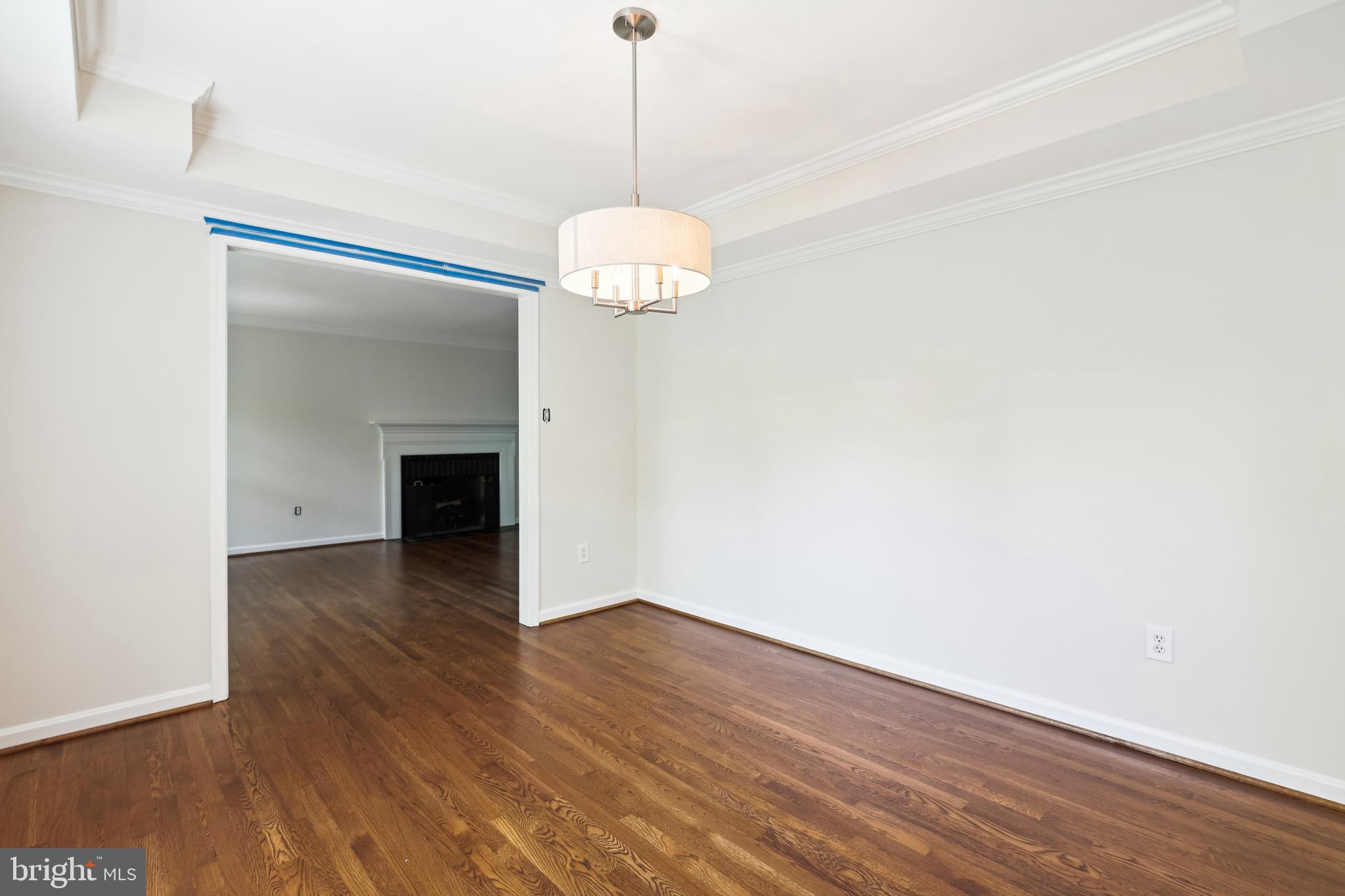 COUNTRY CLUB MANOR - Residential