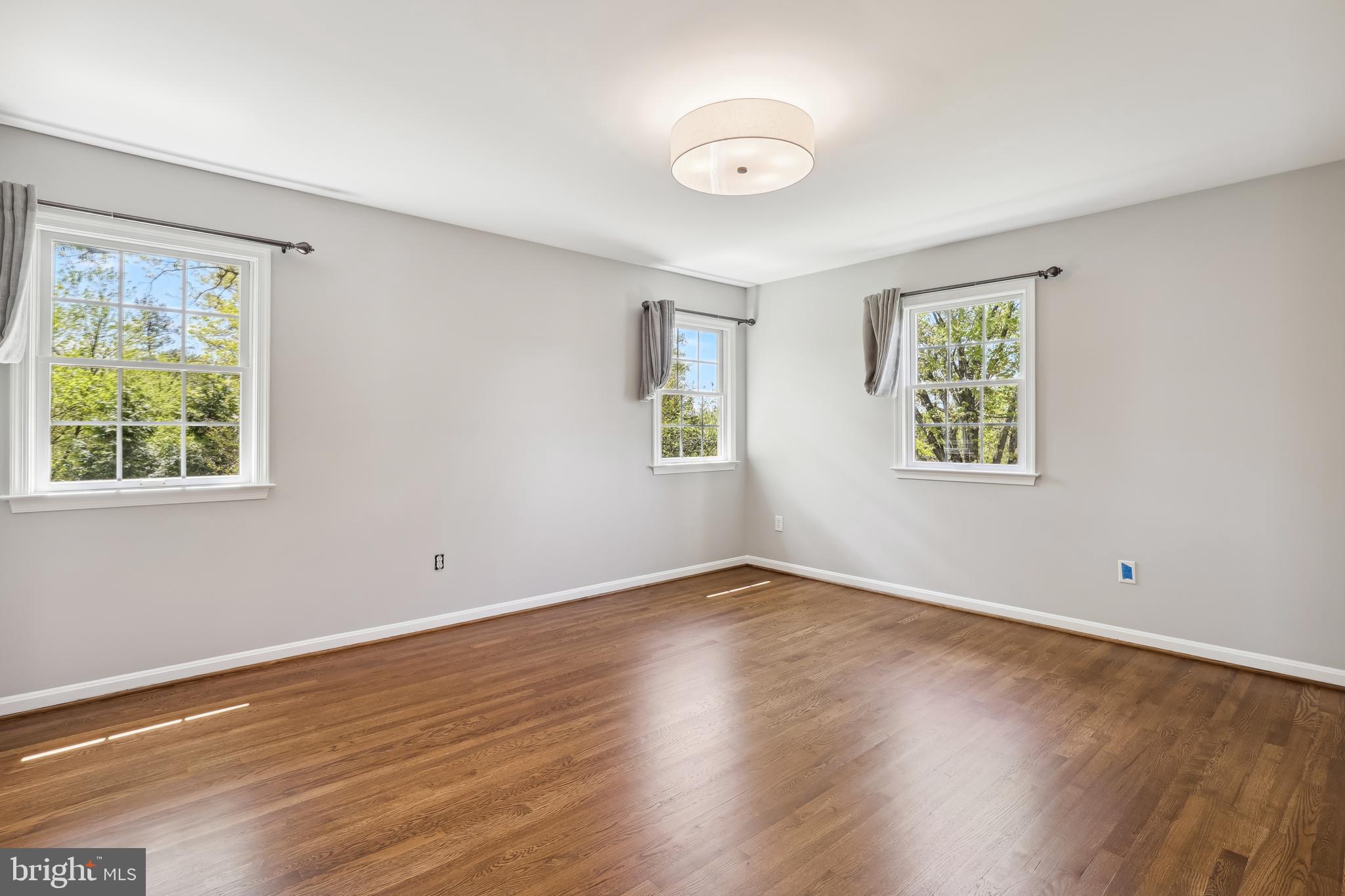 COUNTRY CLUB MANOR - Residential