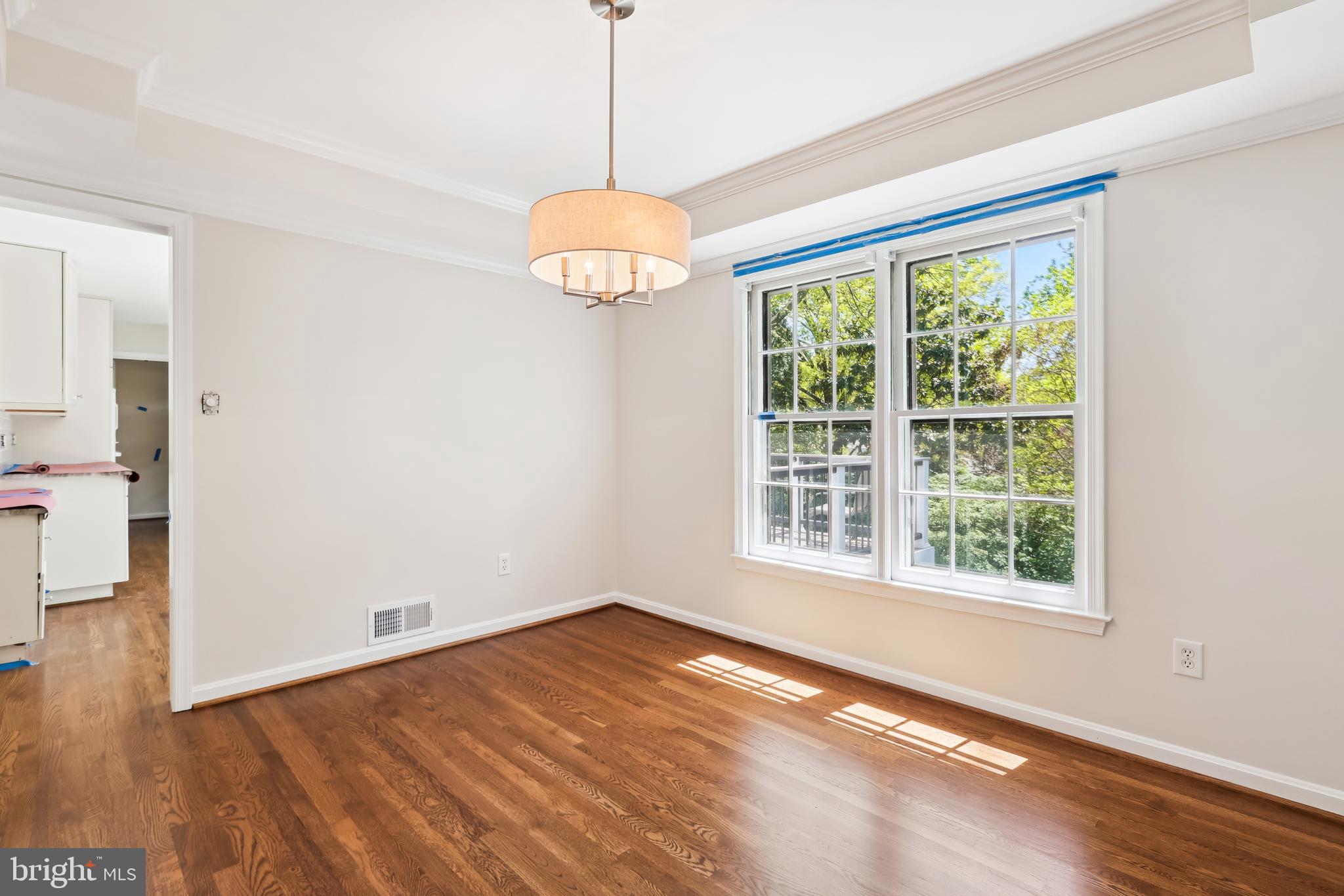 COUNTRY CLUB MANOR - Residential