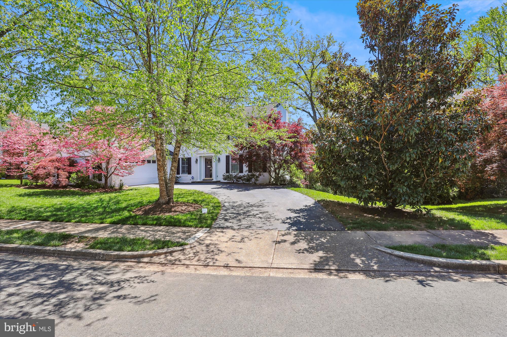 COUNTRY CLUB MANOR - Residential