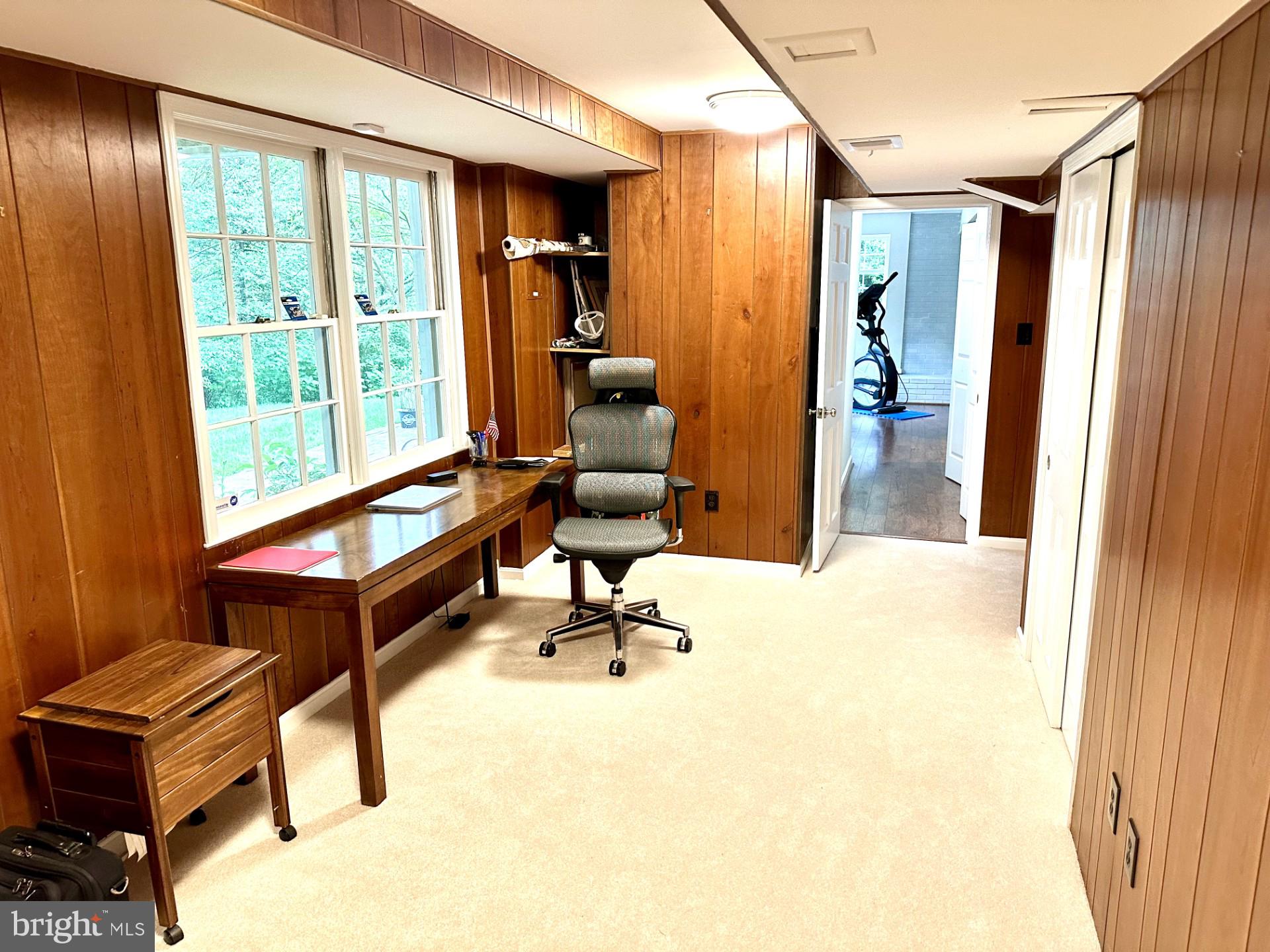 COUNTRY CLUB MANOR - Residential