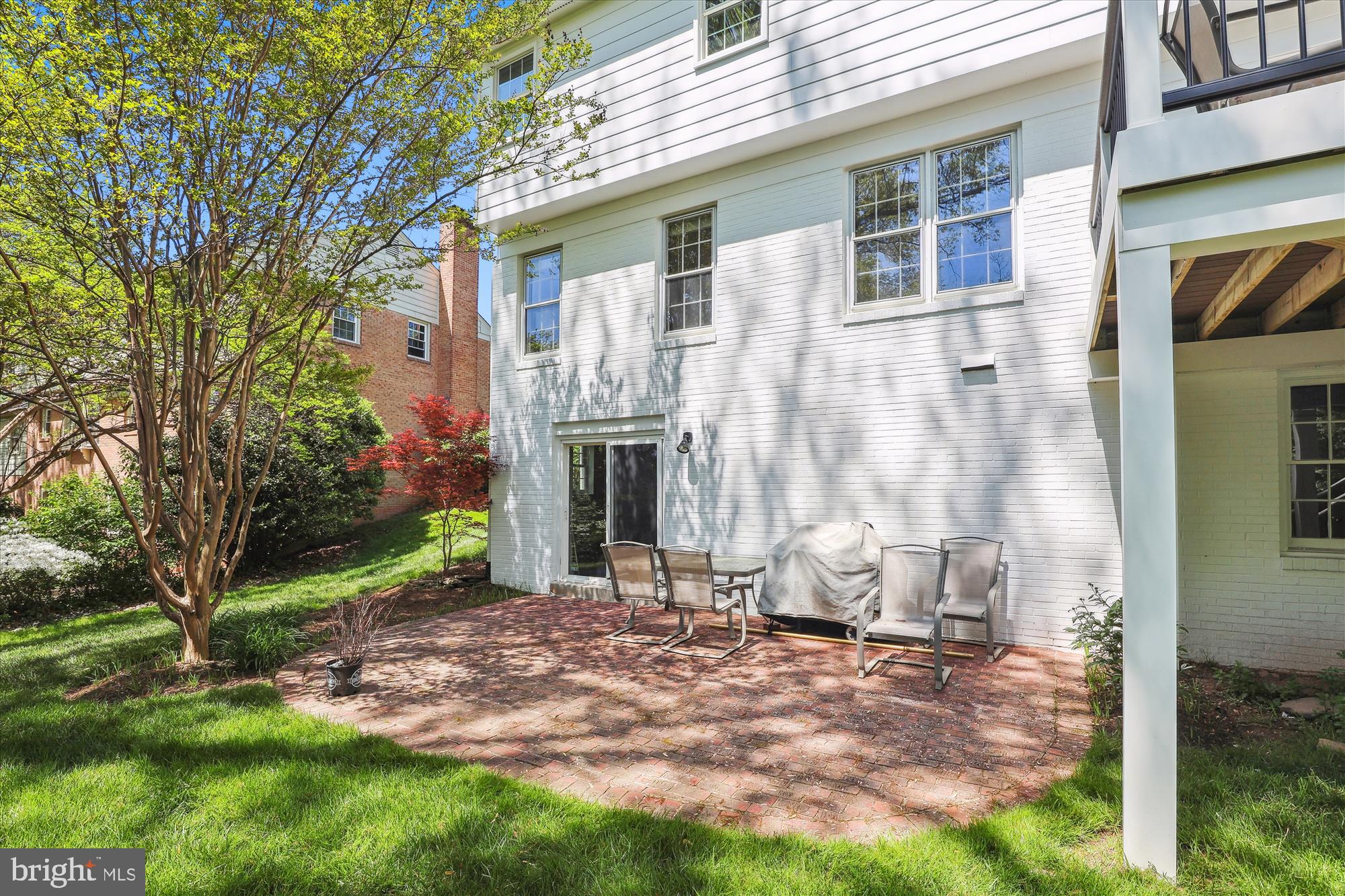 COUNTRY CLUB MANOR - Residential