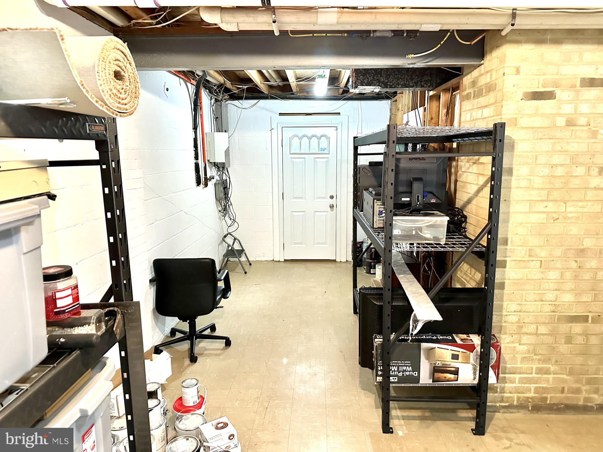 COUNTRY CLUB MANOR - Residential