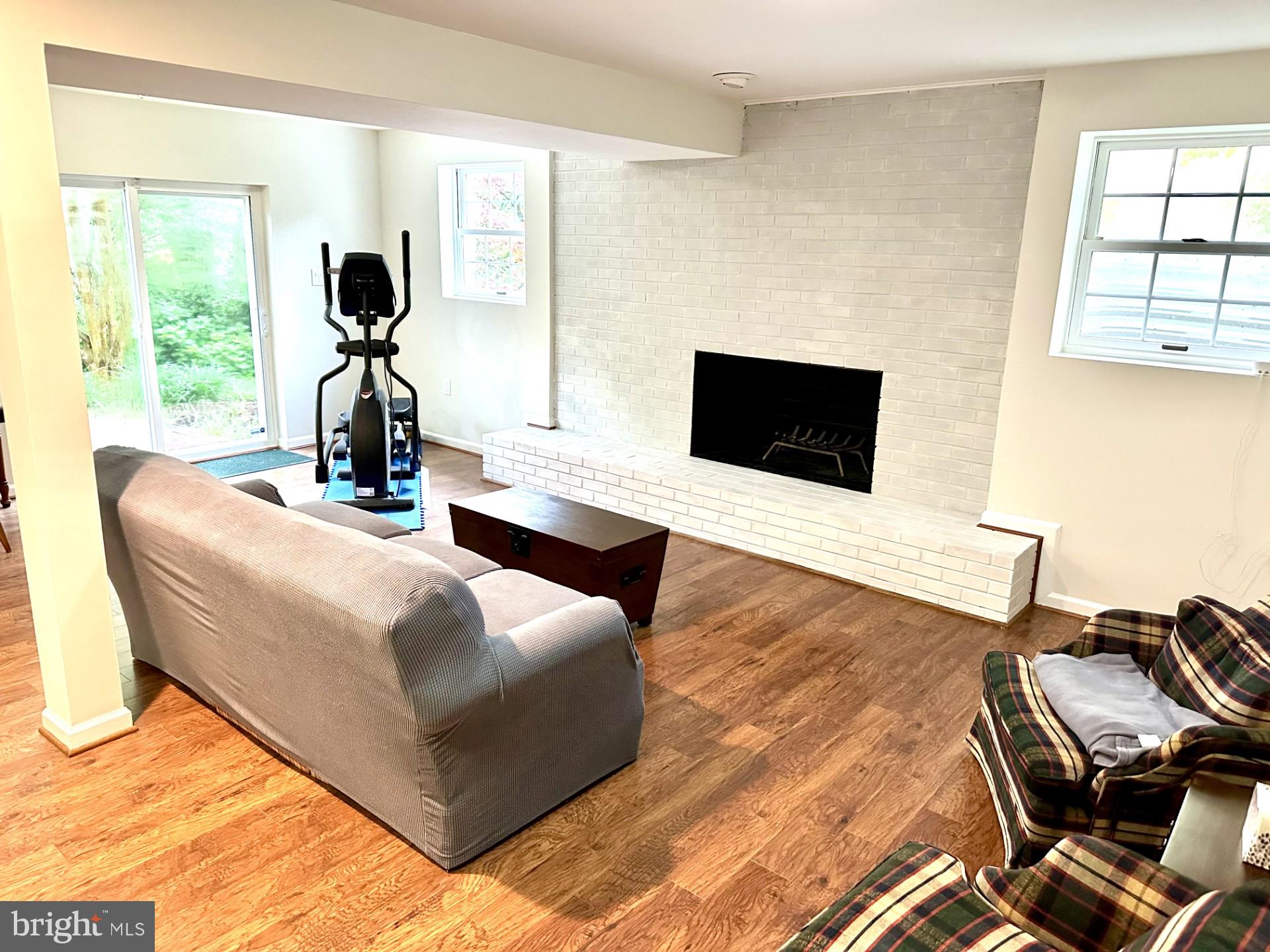 COUNTRY CLUB MANOR - Residential