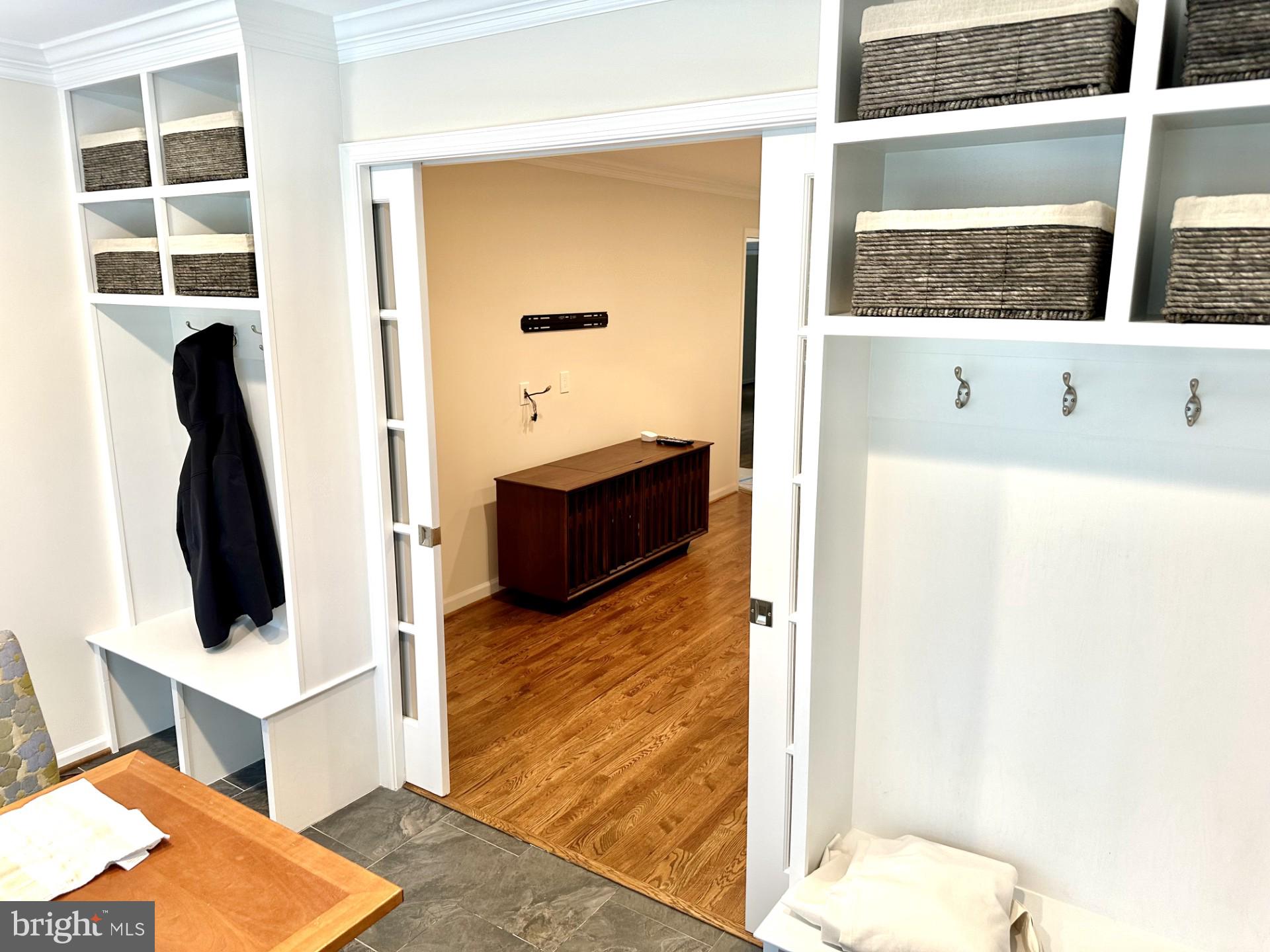 COUNTRY CLUB MANOR - Residential