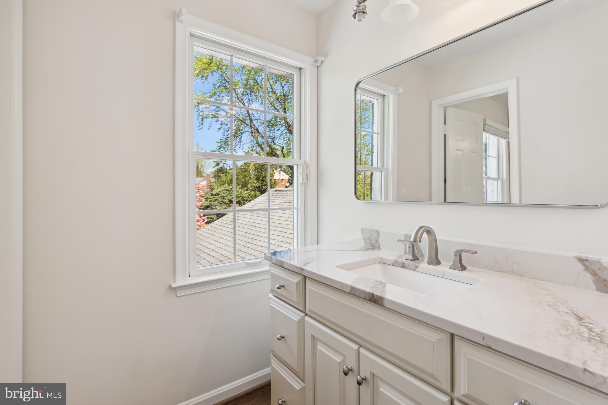 COUNTRY CLUB MANOR - Residential