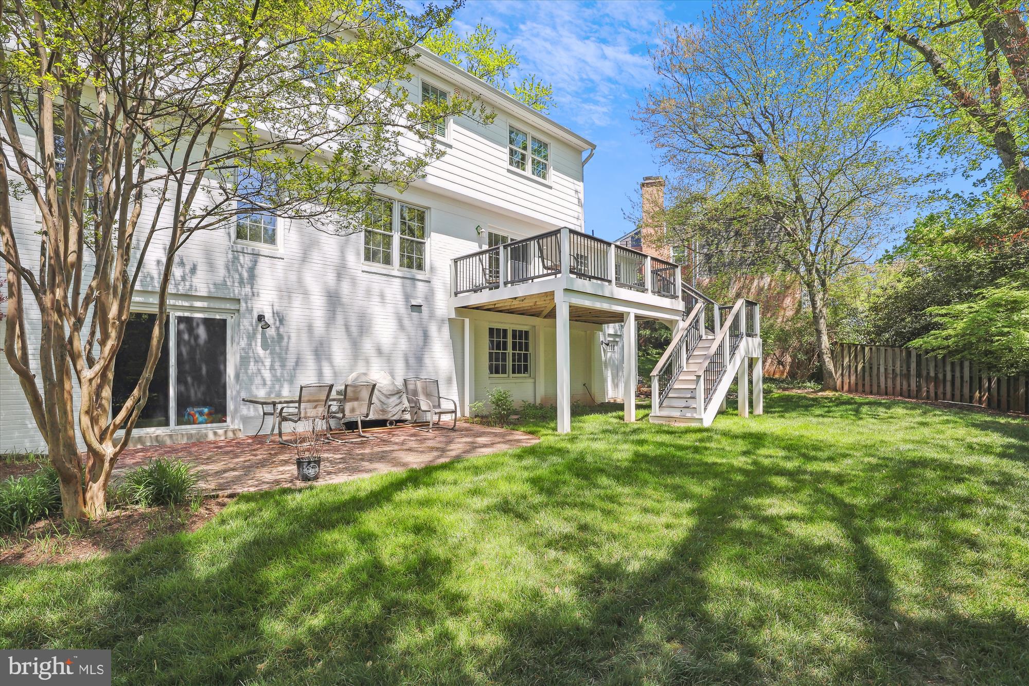 COUNTRY CLUB MANOR - Residential