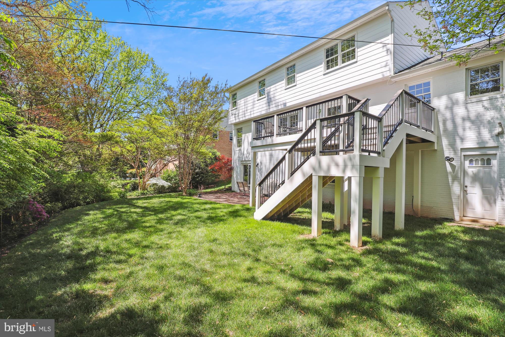 COUNTRY CLUB MANOR - Residential