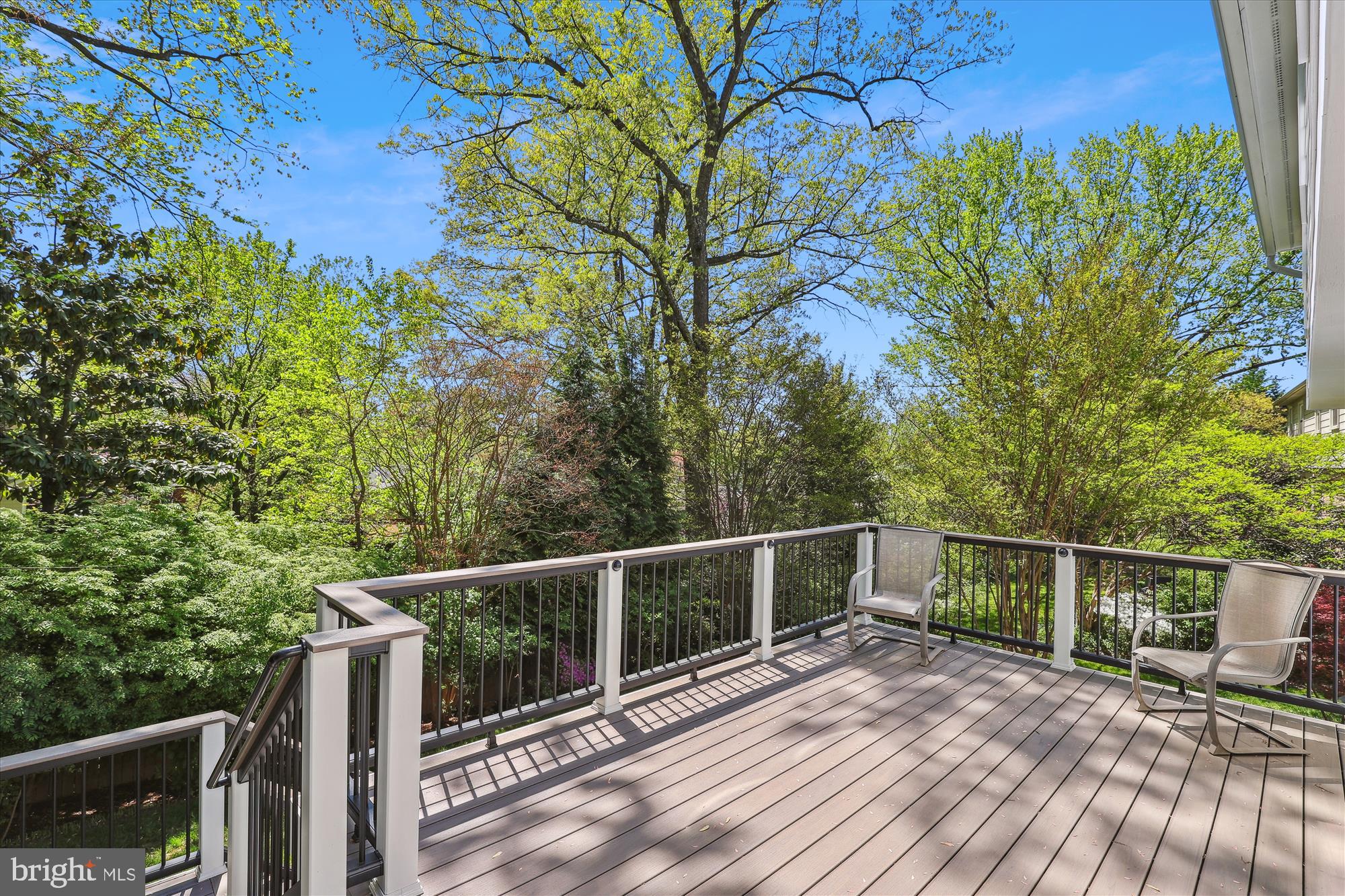 COUNTRY CLUB MANOR - Residential