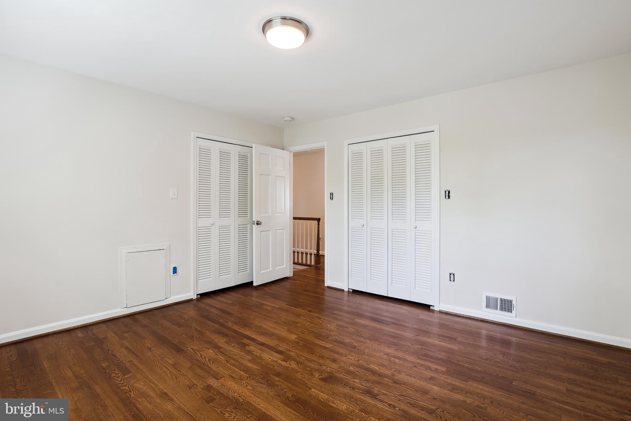 COUNTRY CLUB MANOR - Residential