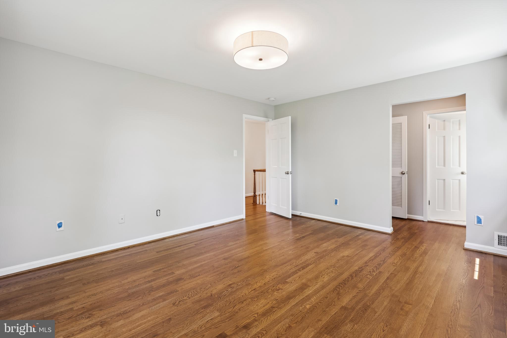 COUNTRY CLUB MANOR - Residential