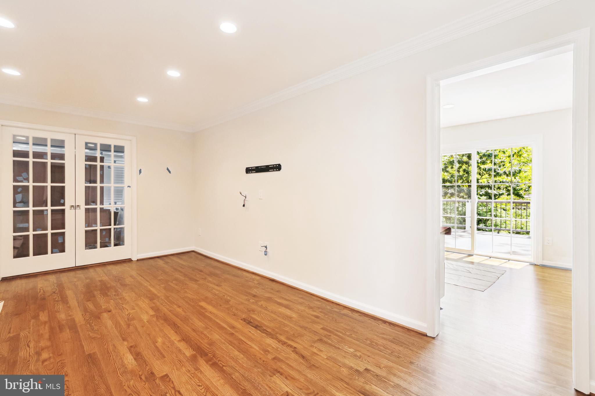 COUNTRY CLUB MANOR - Residential