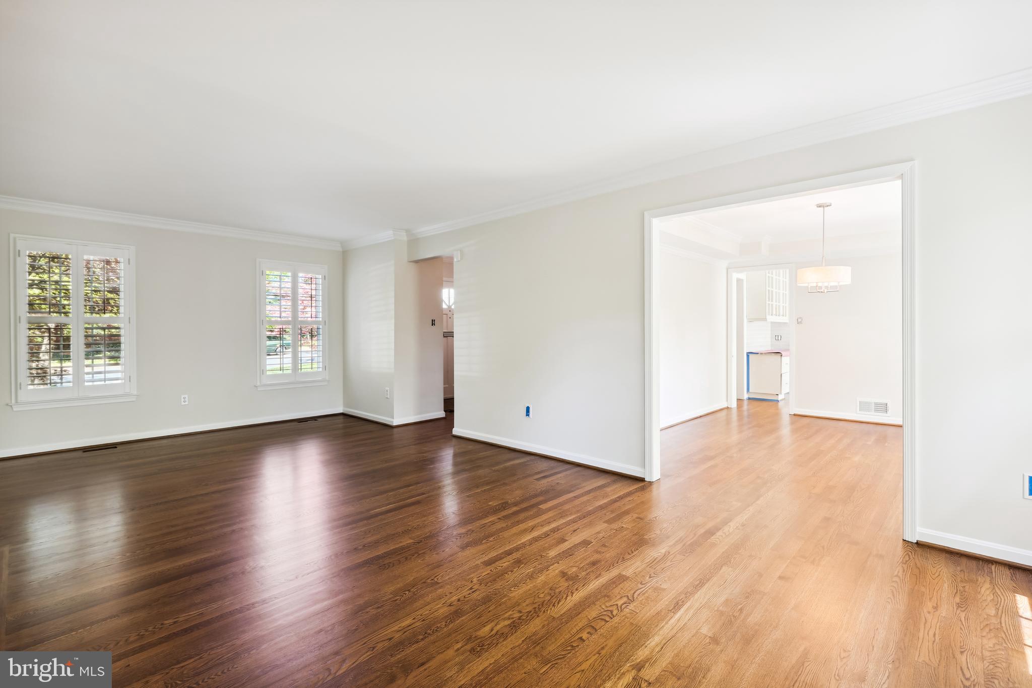 COUNTRY CLUB MANOR - Residential