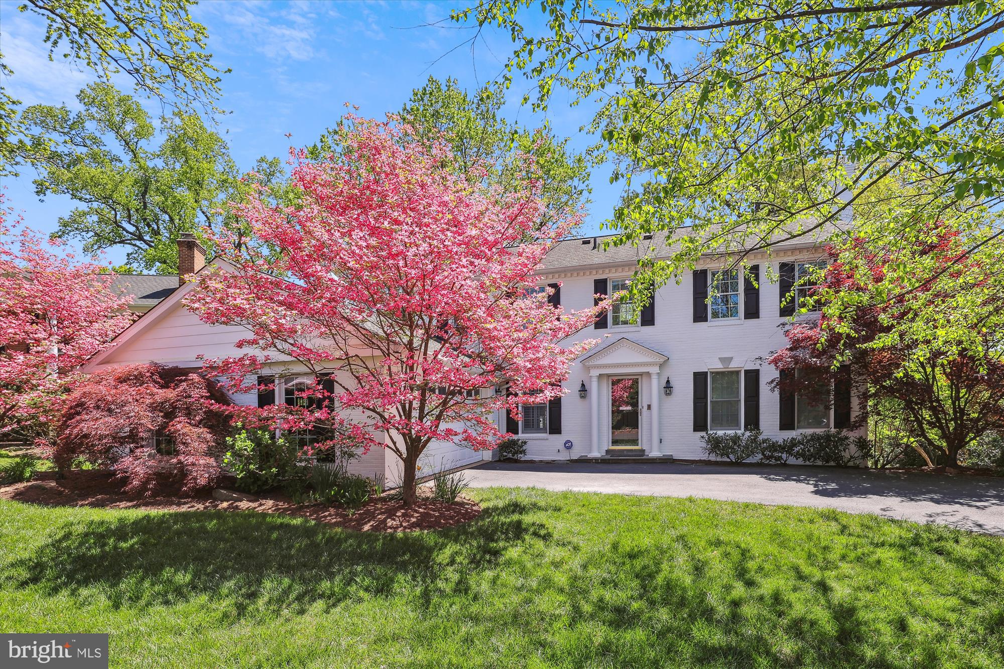 COUNTRY CLUB MANOR - Residential