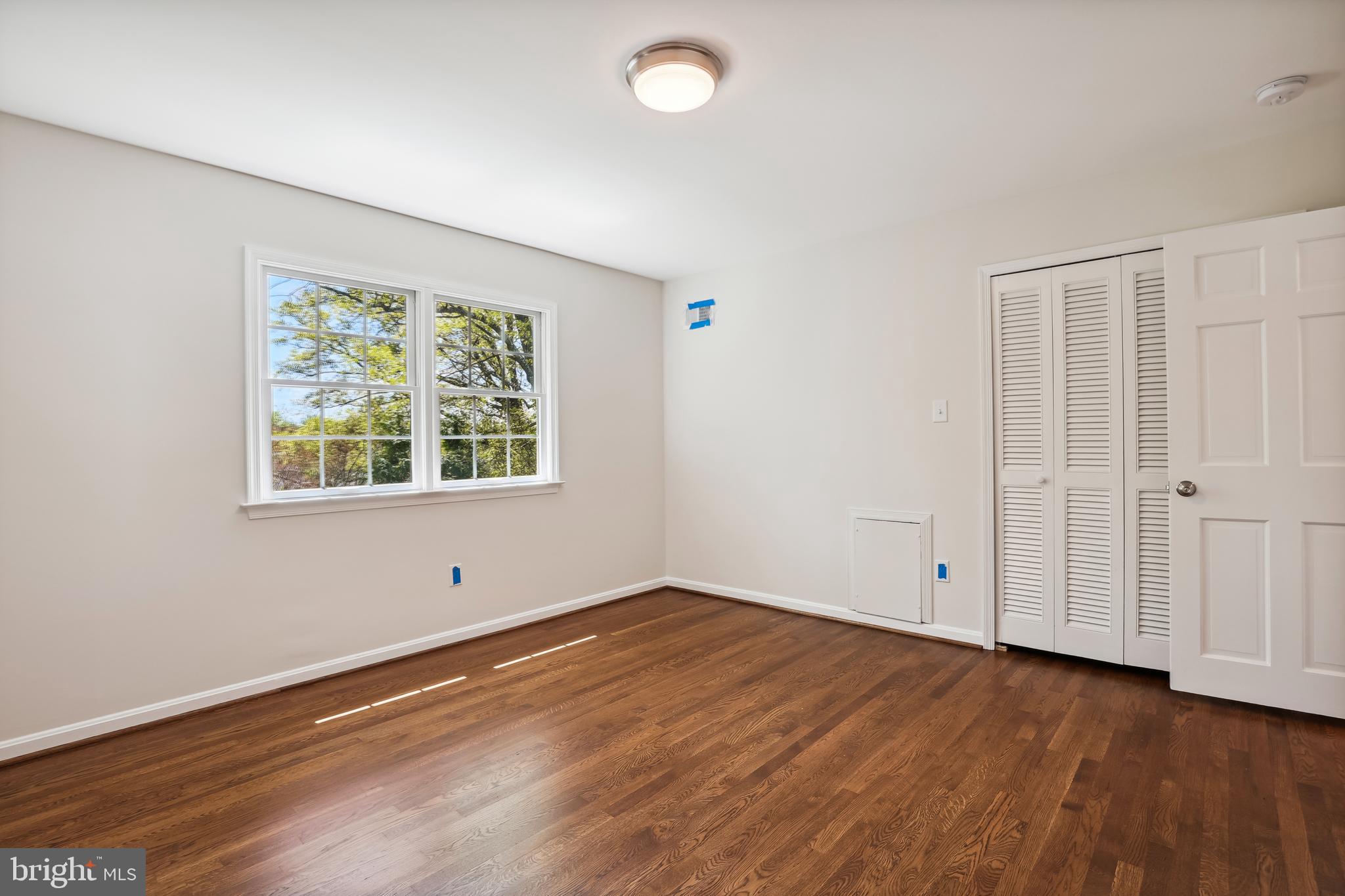 COUNTRY CLUB MANOR - Residential