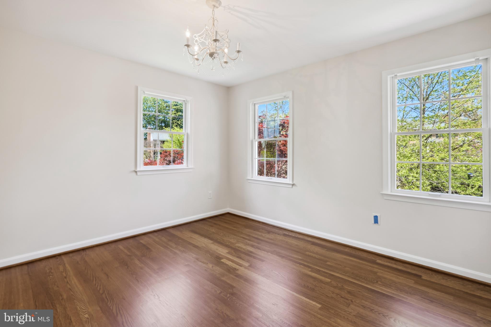 COUNTRY CLUB MANOR - Residential