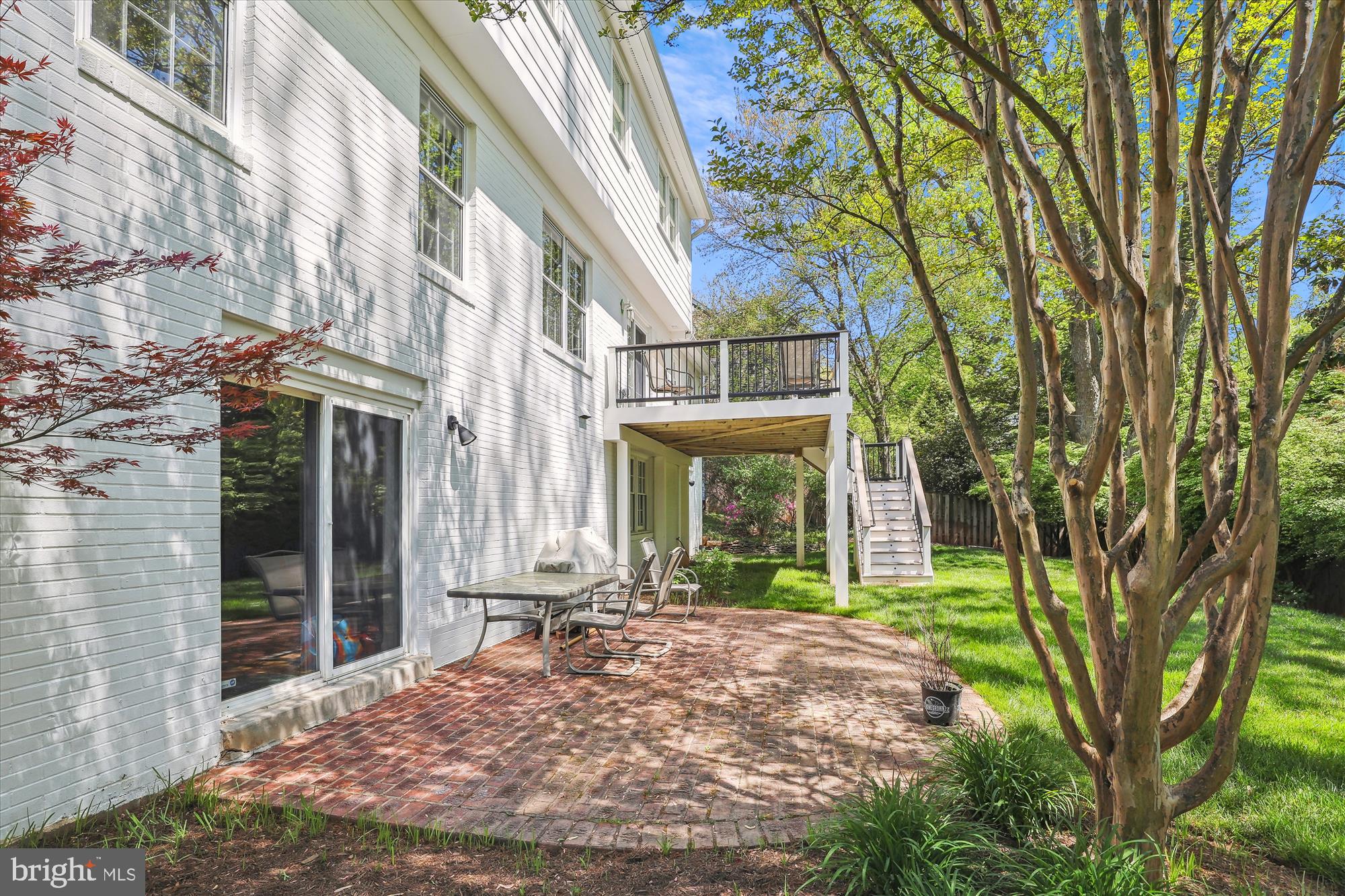 COUNTRY CLUB MANOR - Residential