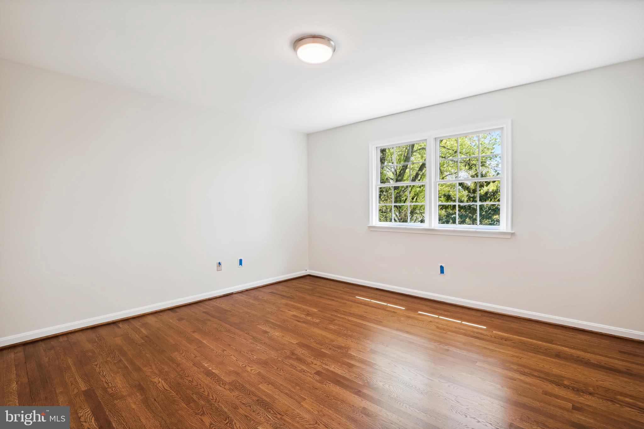 COUNTRY CLUB MANOR - Residential