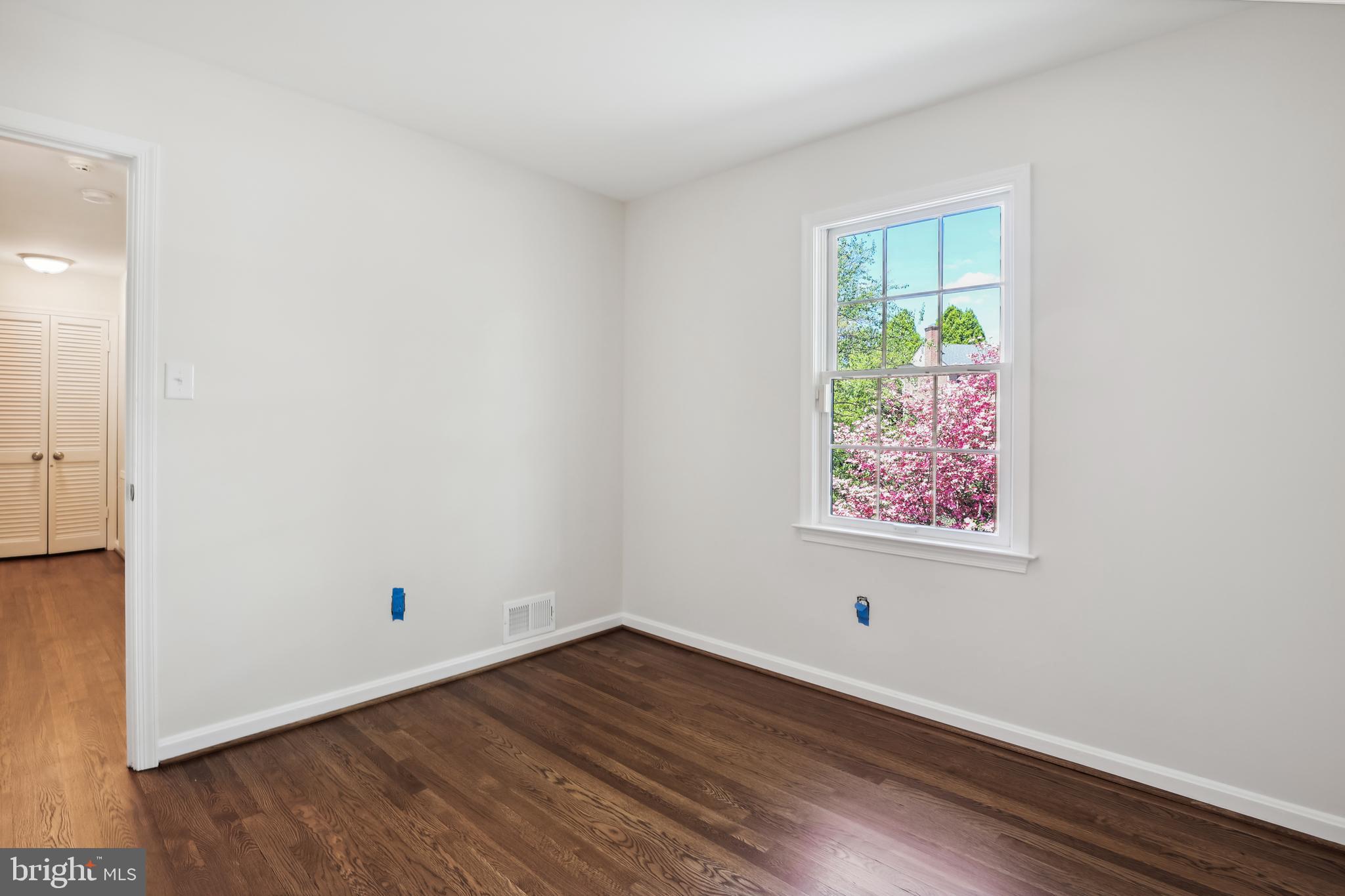 COUNTRY CLUB MANOR - Residential