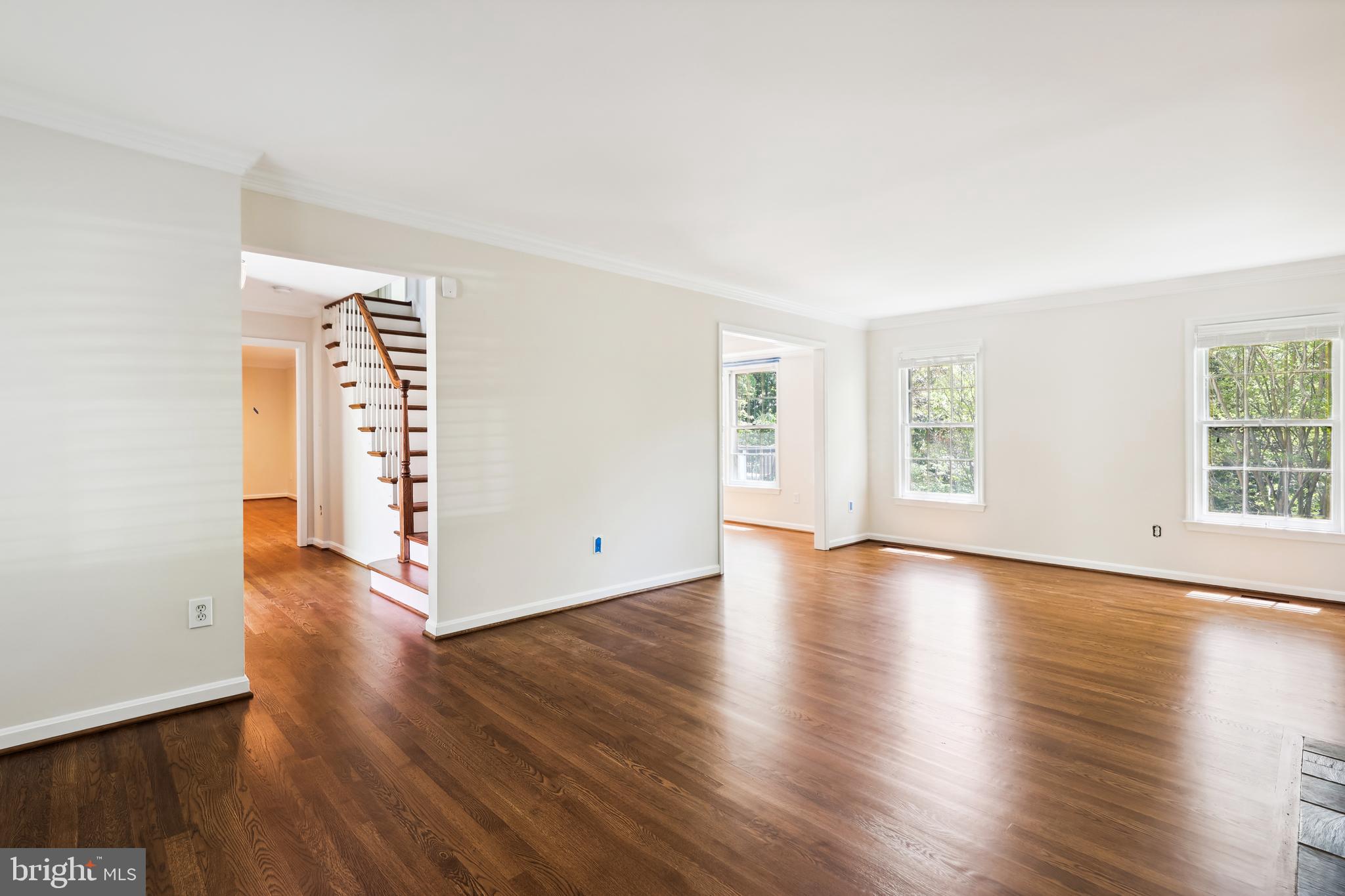 COUNTRY CLUB MANOR - Residential