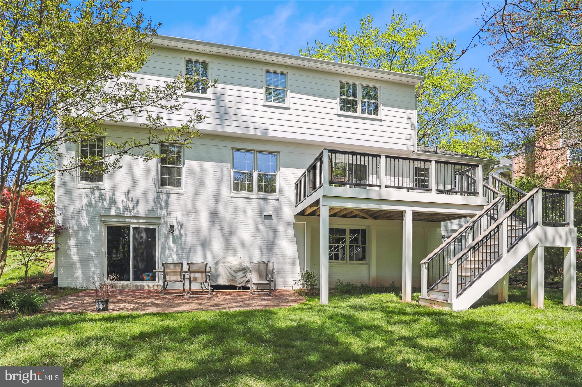 COUNTRY CLUB MANOR - Residential