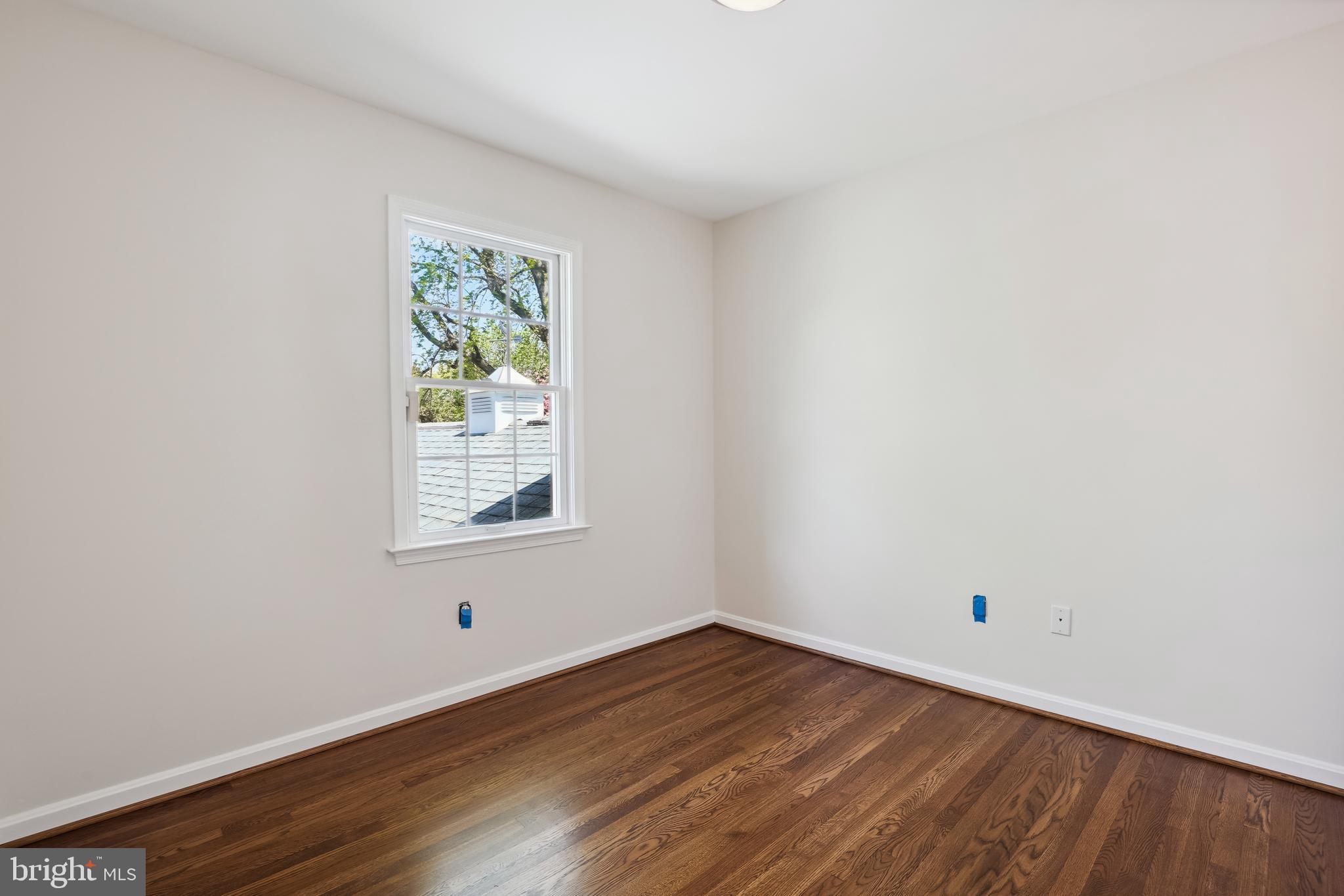 COUNTRY CLUB MANOR - Residential