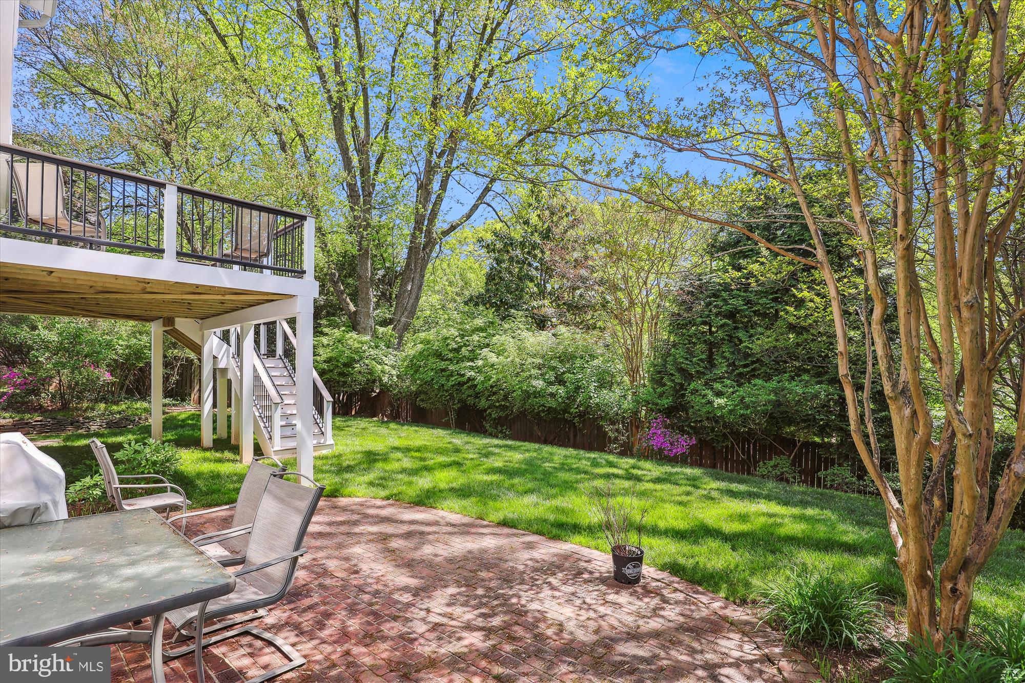 COUNTRY CLUB MANOR - Residential