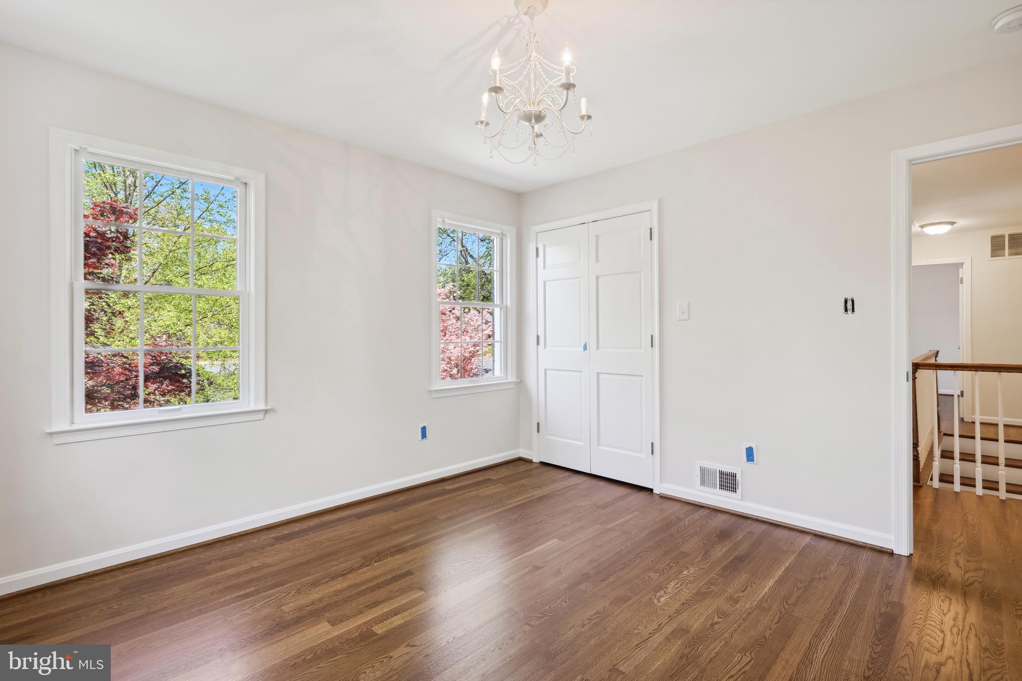 COUNTRY CLUB MANOR - Residential