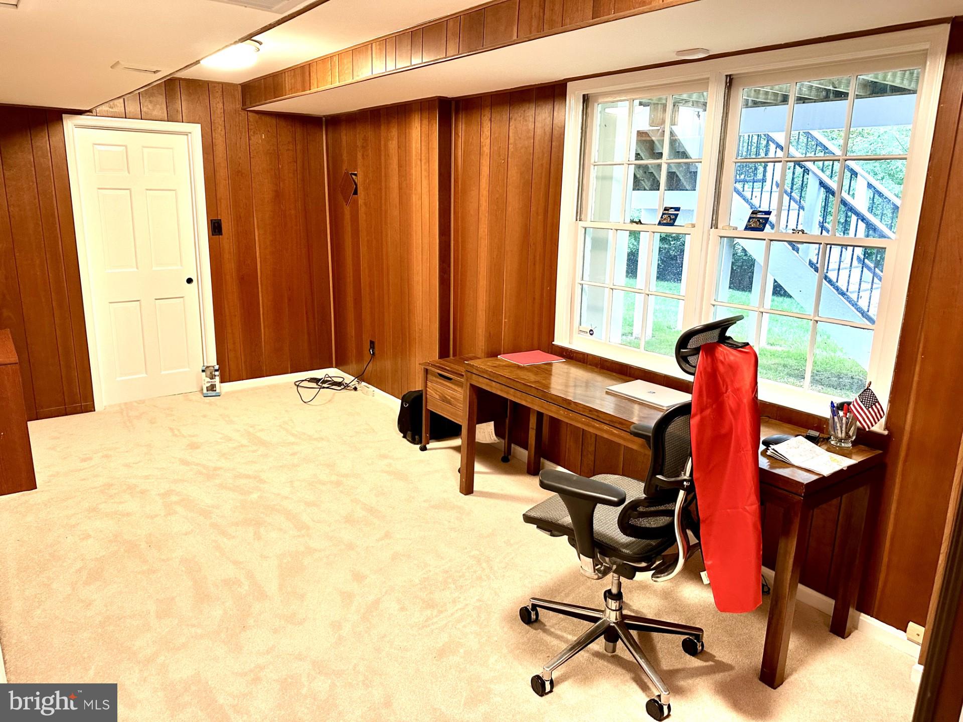 COUNTRY CLUB MANOR - Residential