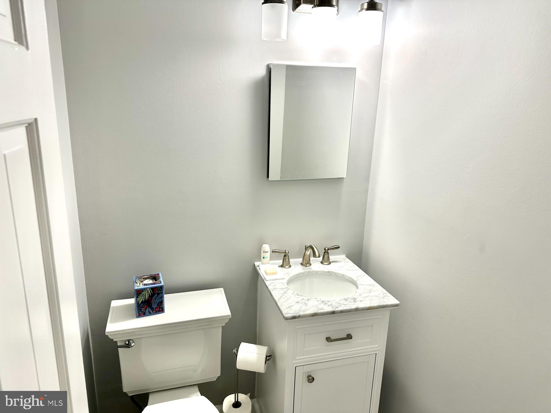 COUNTRY CLUB MANOR - Residential