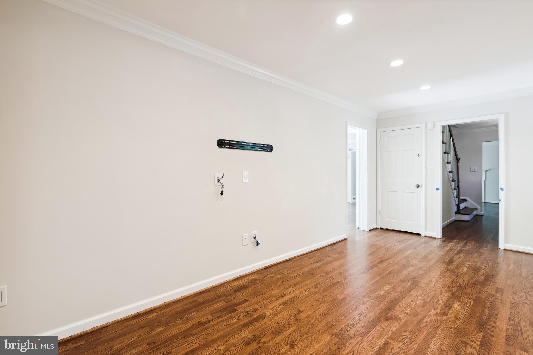 COUNTRY CLUB MANOR - Residential