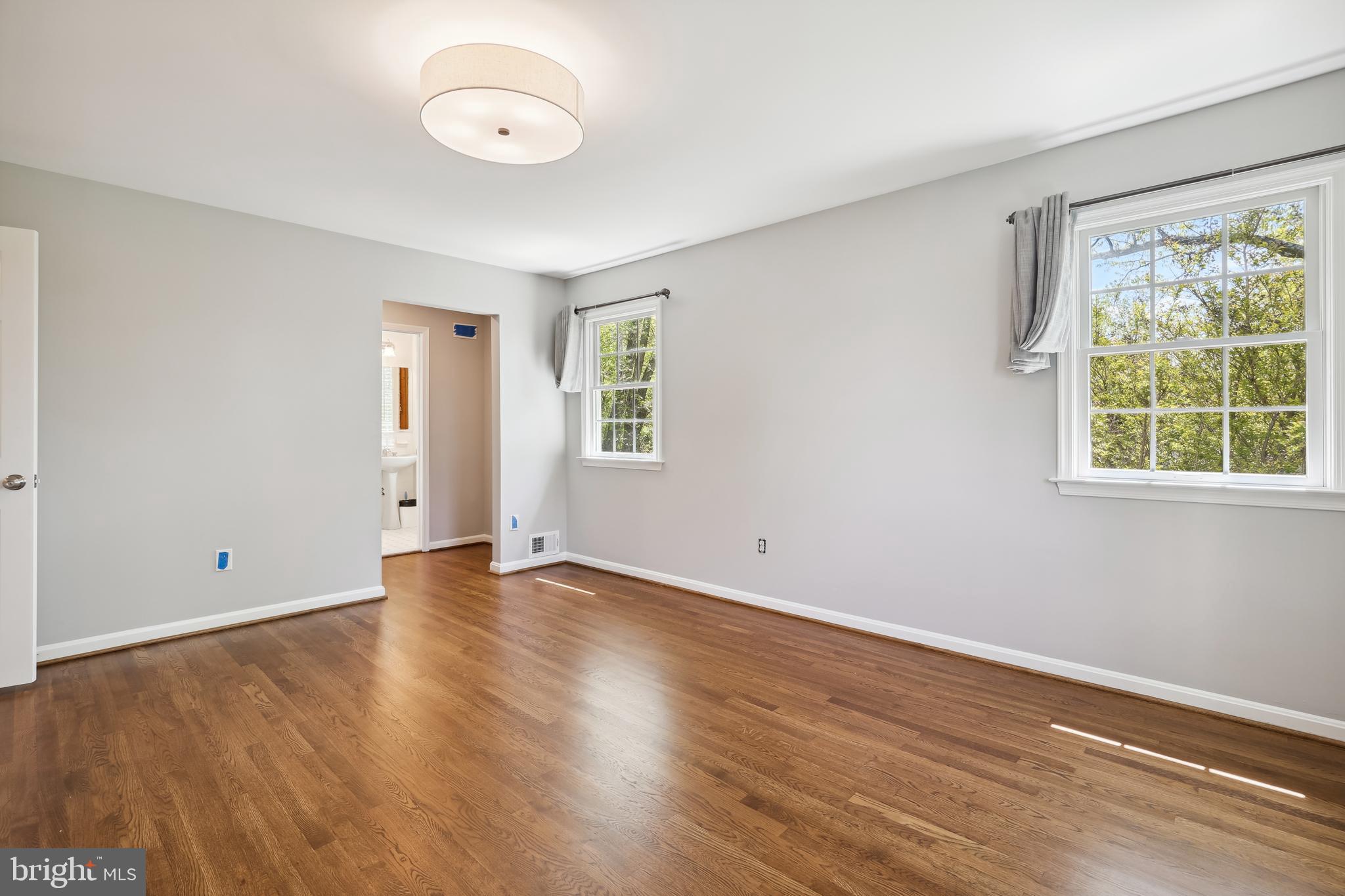 COUNTRY CLUB MANOR - Residential