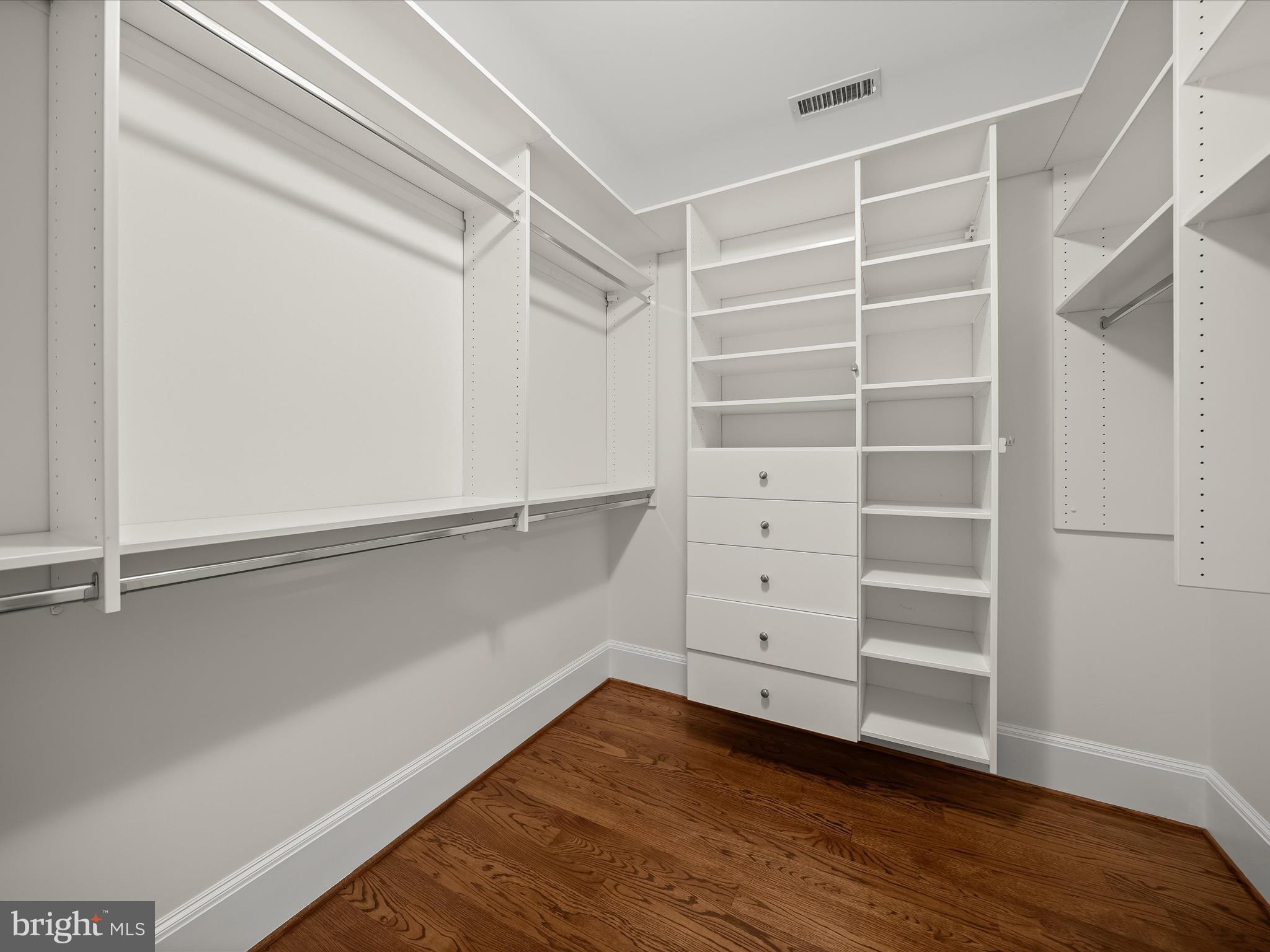 PINEVIEW - Residential