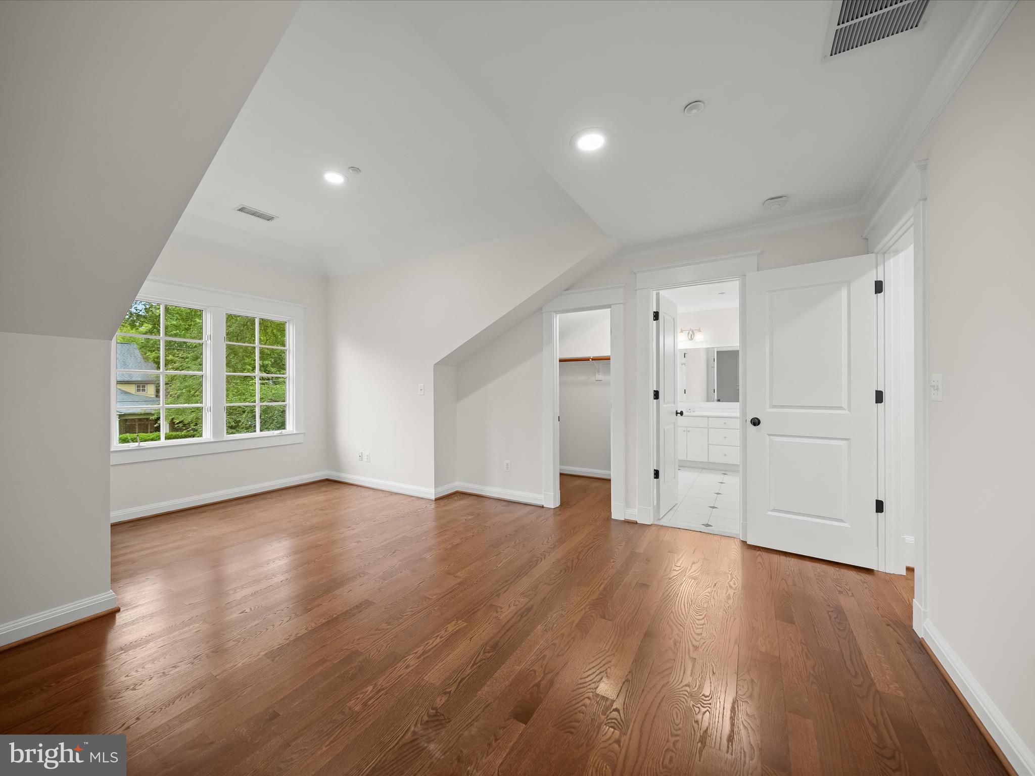 PINEVIEW - Residential