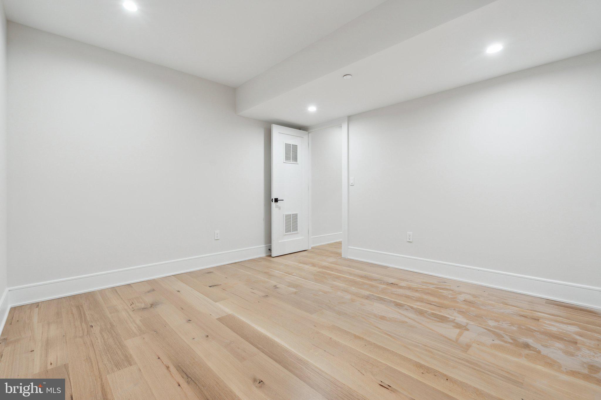 KENWOOD PARK - Residential