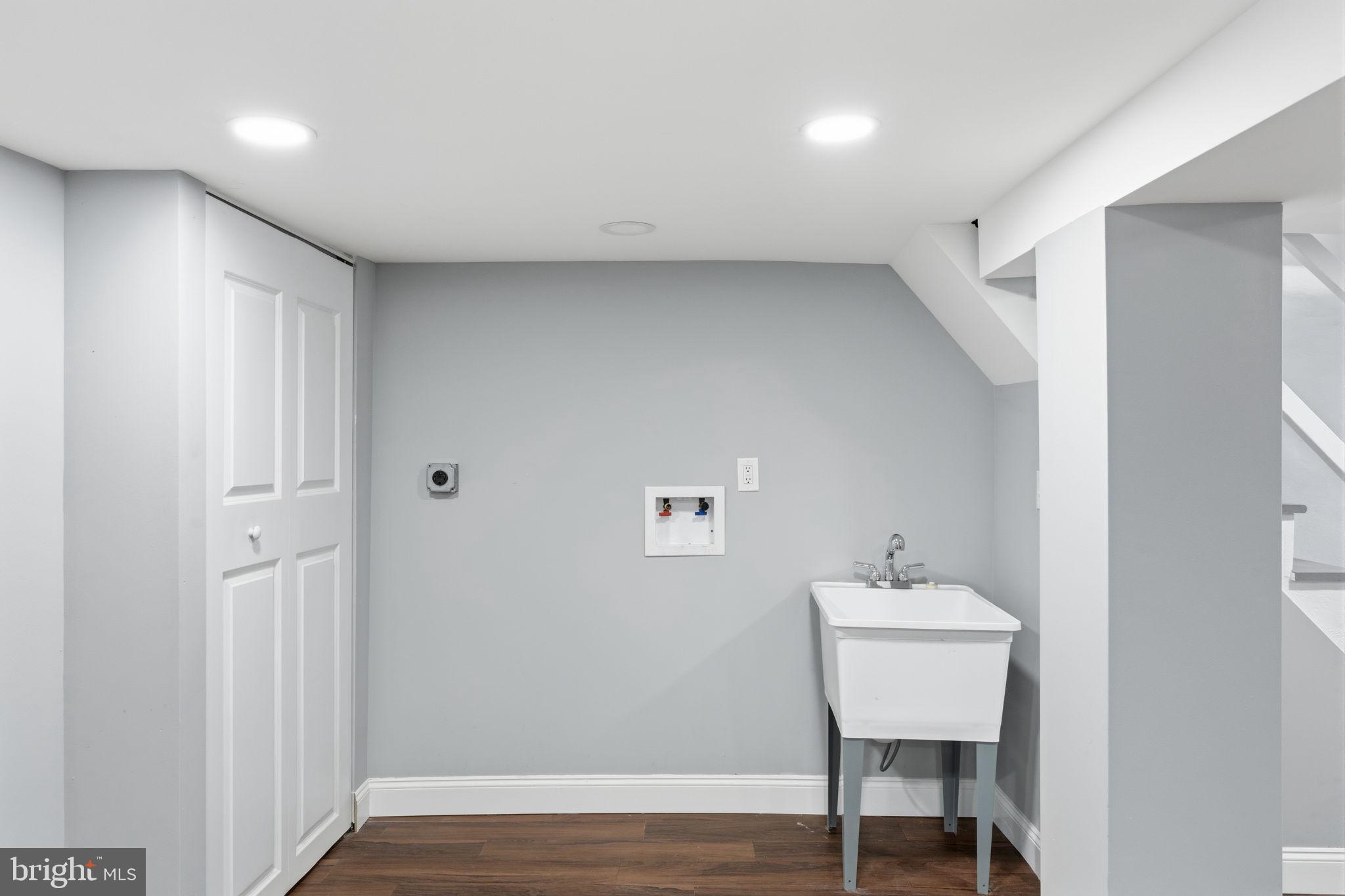 WEST OAK LANE - Residential