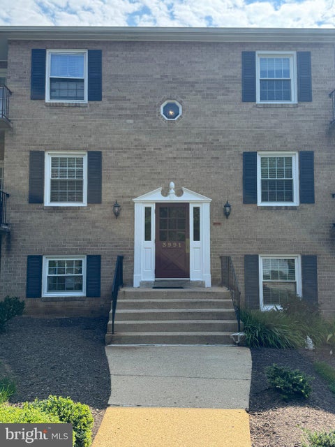 Photo of 3991 Lyndhurst Drive #204, FAIRFAX, VA 22031 (MLS # VAFC2009142)
