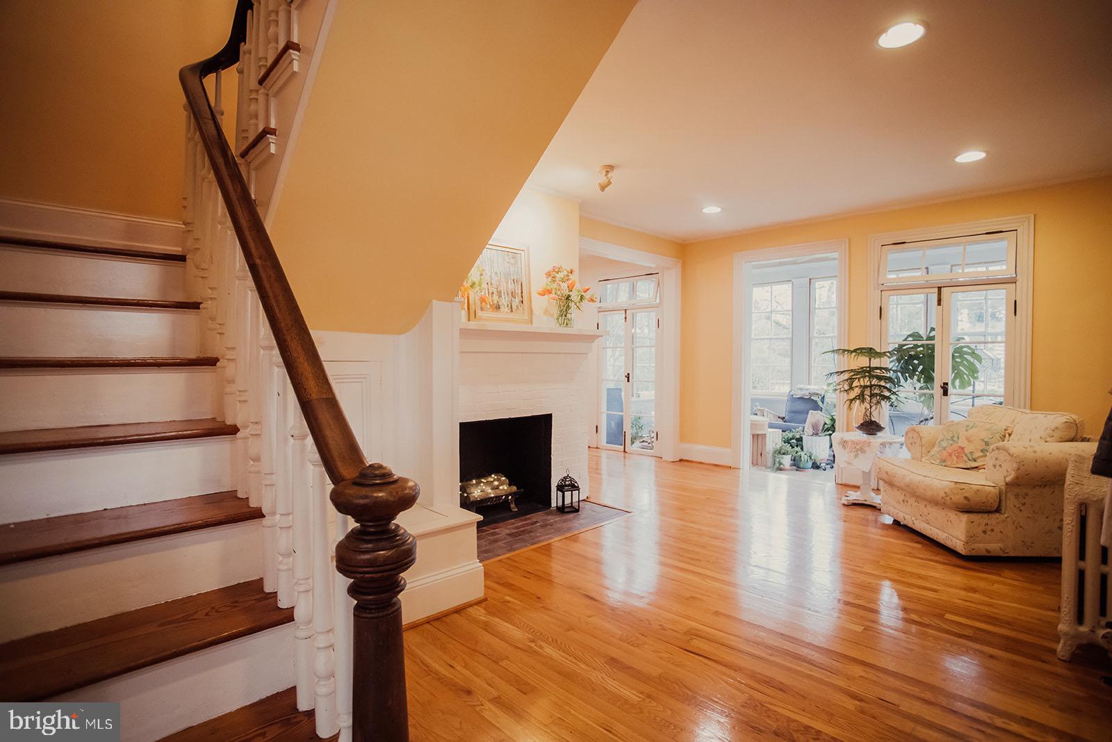 213 W HIGH STREET